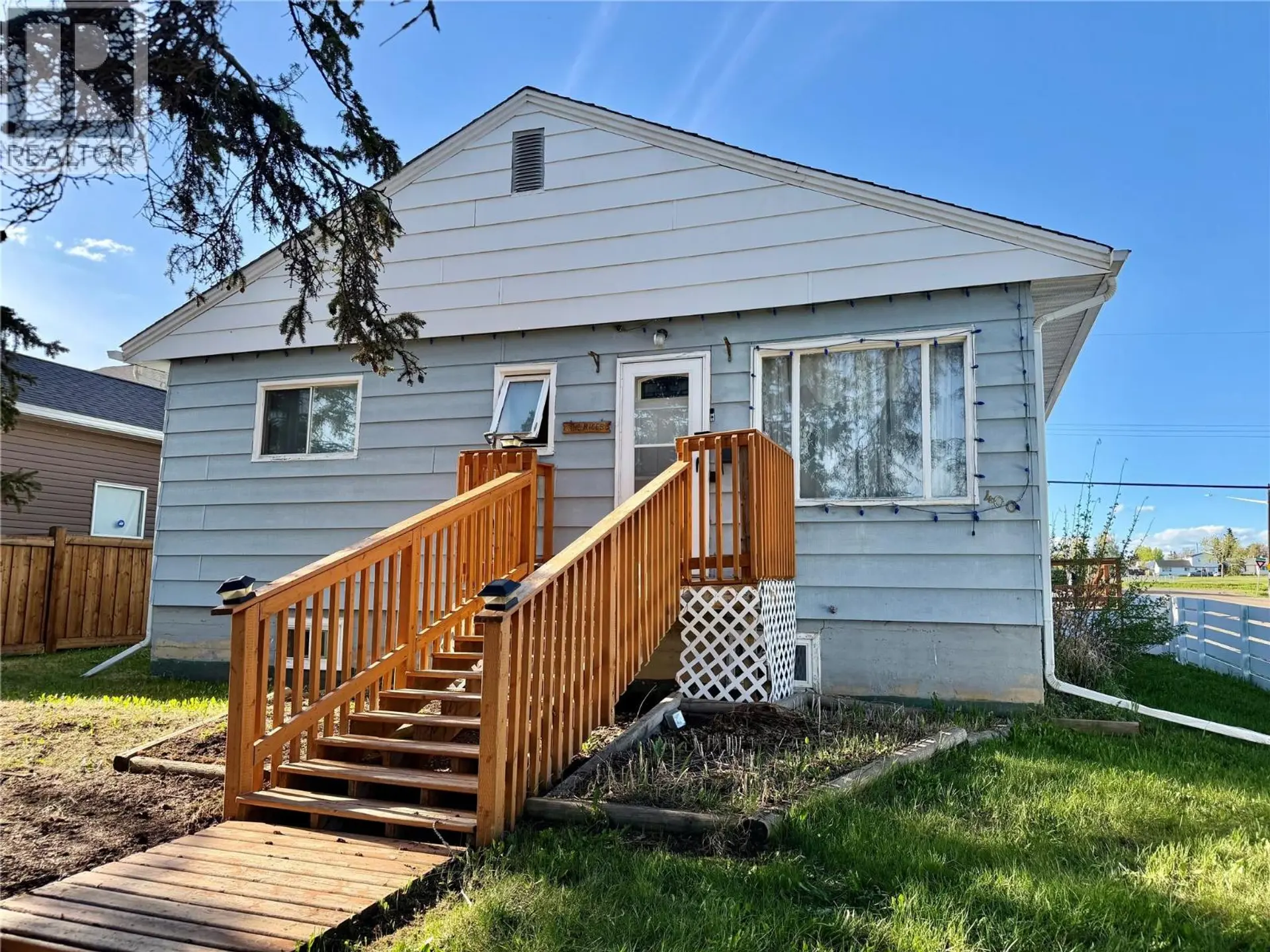 Property at 400 98 Avenue, Dawson Creek, BC