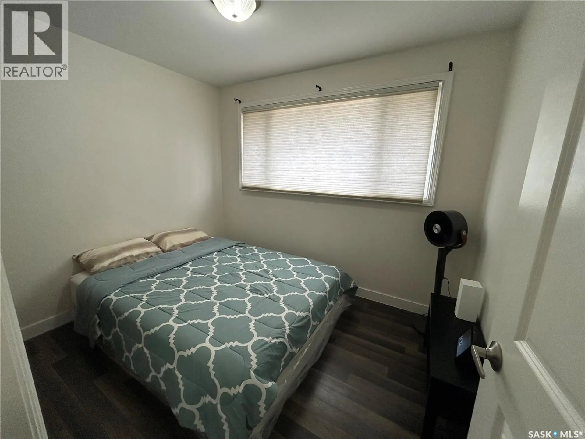 2616 Clarence AVENUE S - Image 11