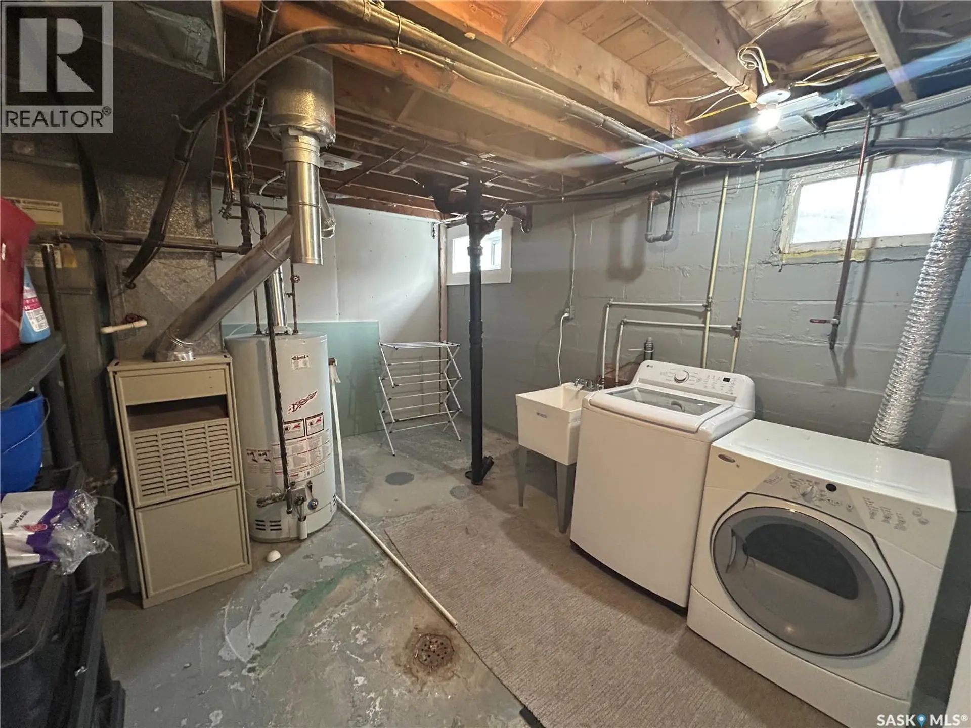2616 Clarence AVENUE S - Image 12