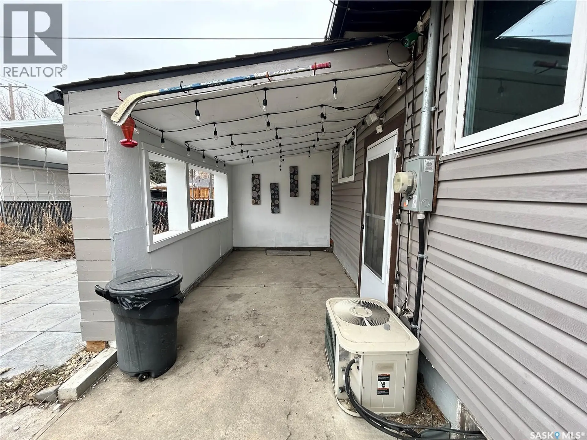 2616 Clarence AVENUE S - Image 17