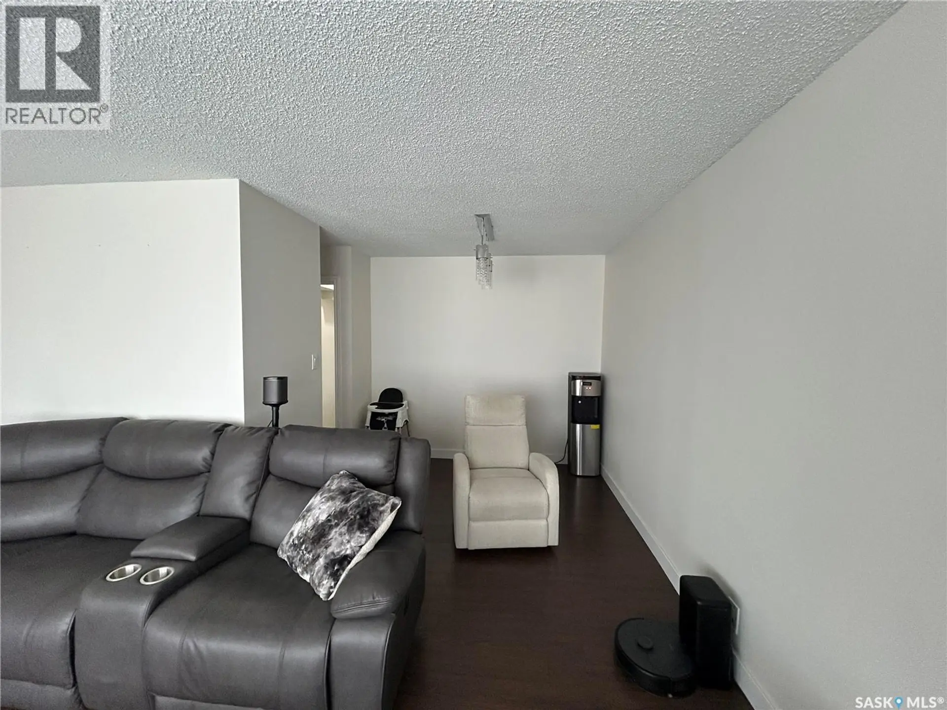 2616 Clarence AVENUE S - Image 4