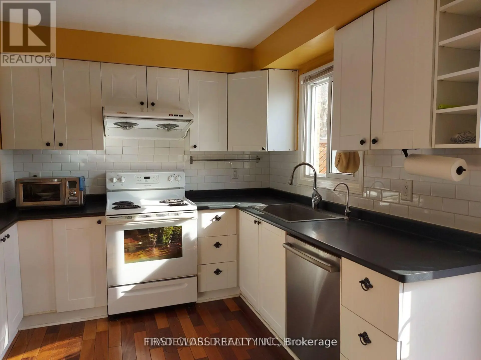 880 LESLIE VALLEY DRIVE - Image 11