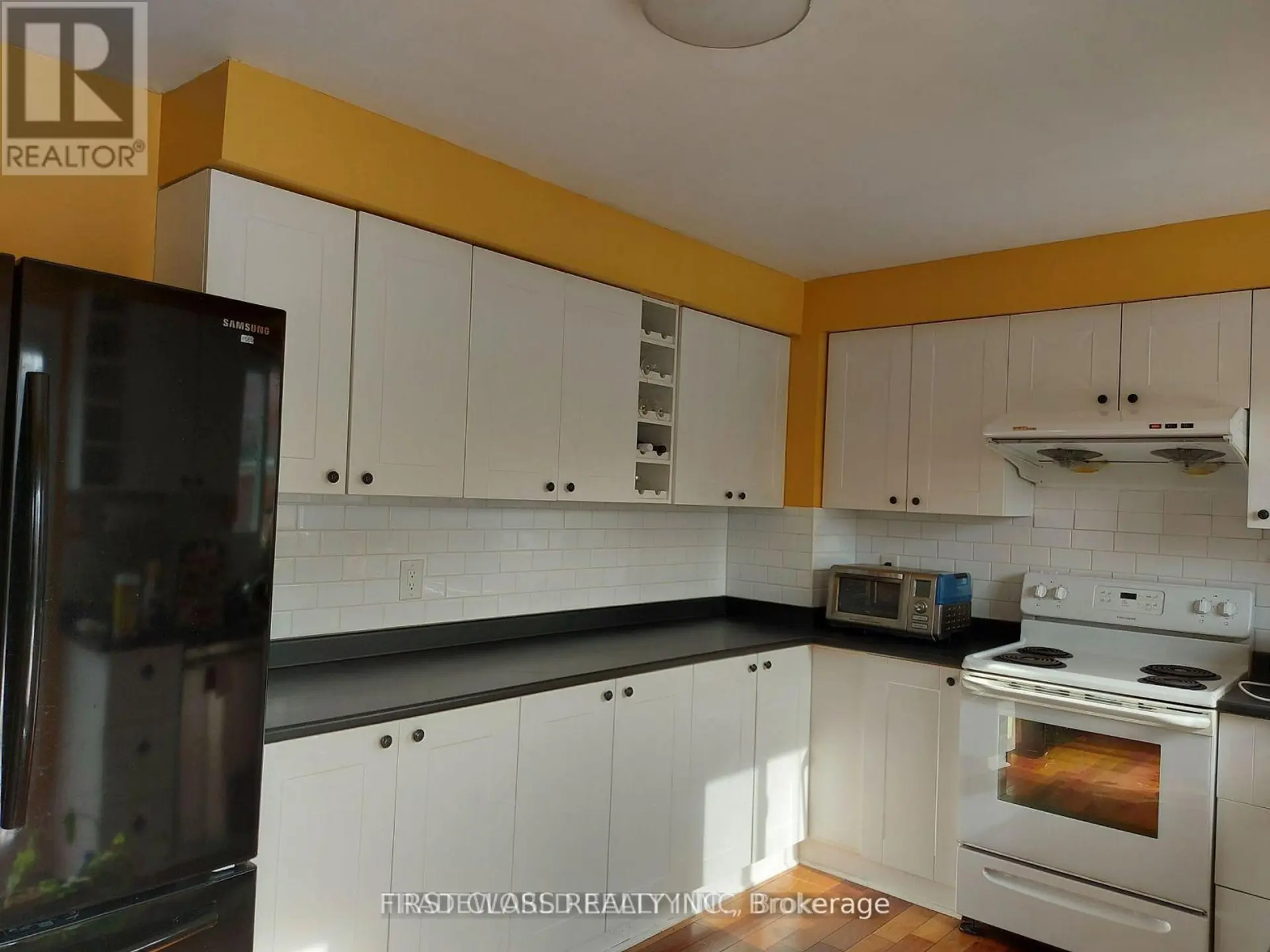880 LESLIE VALLEY DRIVE - Image 5