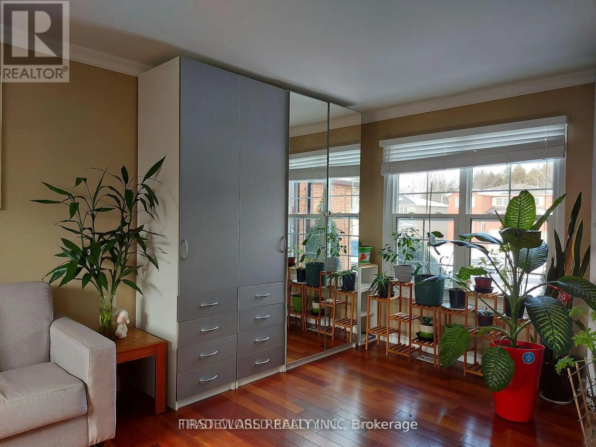 880 LESLIE VALLEY DRIVE - Image 6