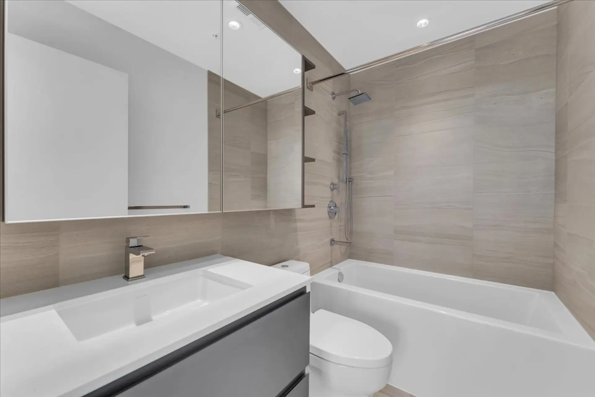 #933 6300 Minoru Boulevard - Image 12