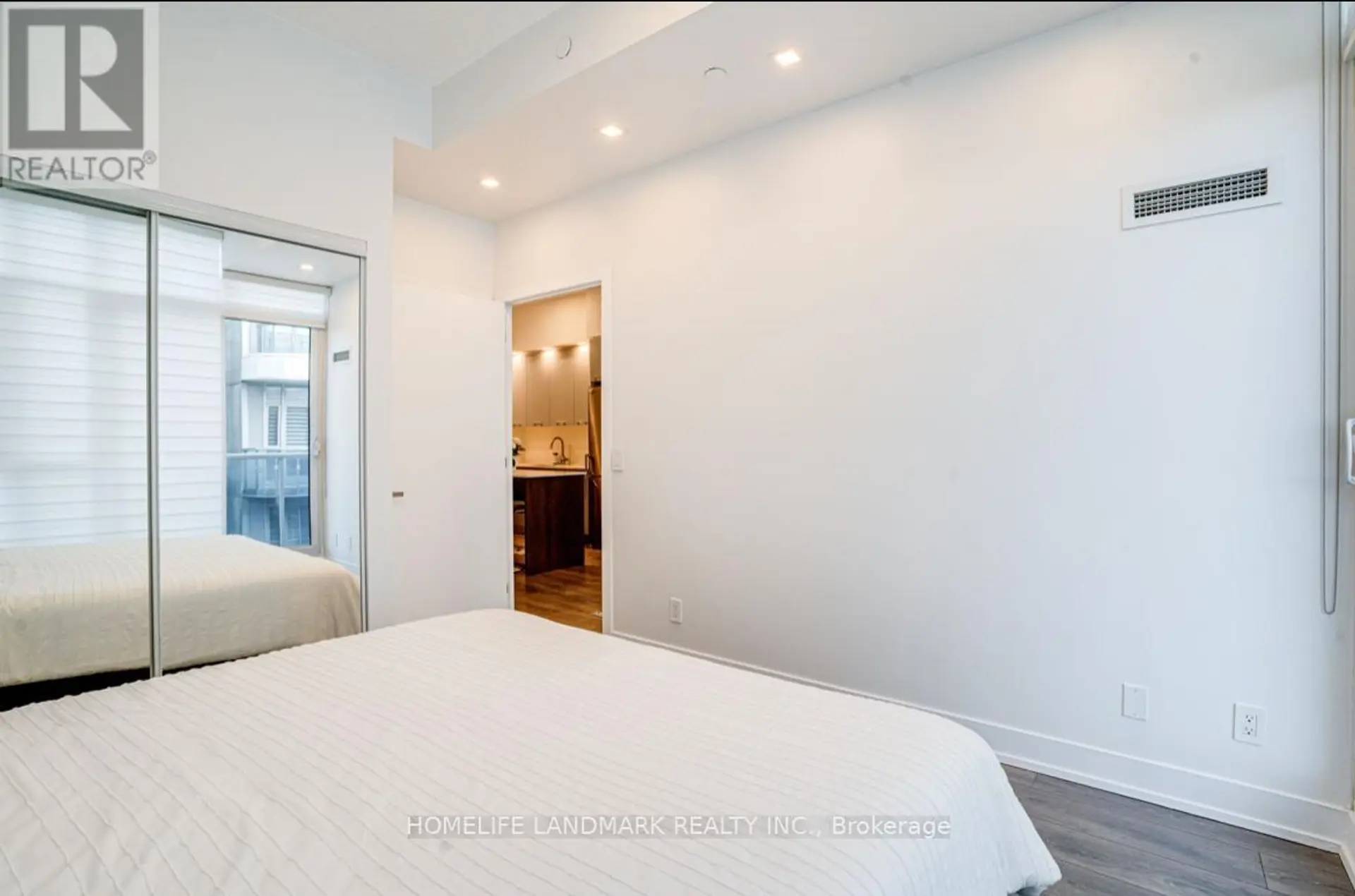 #745 9471 YONGE STREET - Image 12