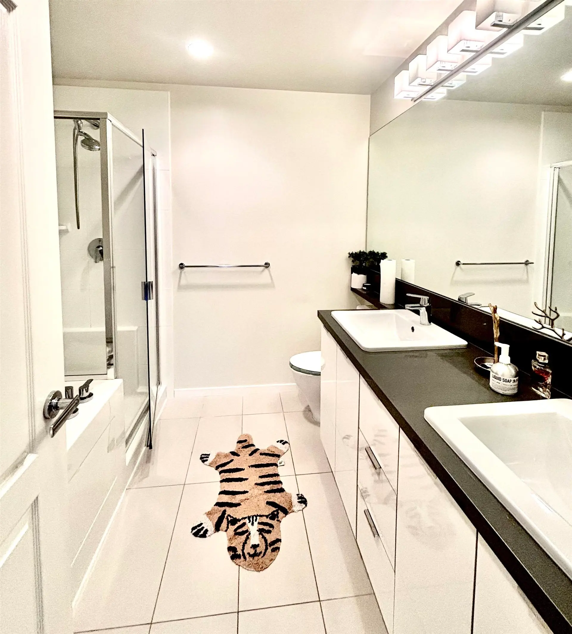 #309 3107 Windsor Gate - Image 11