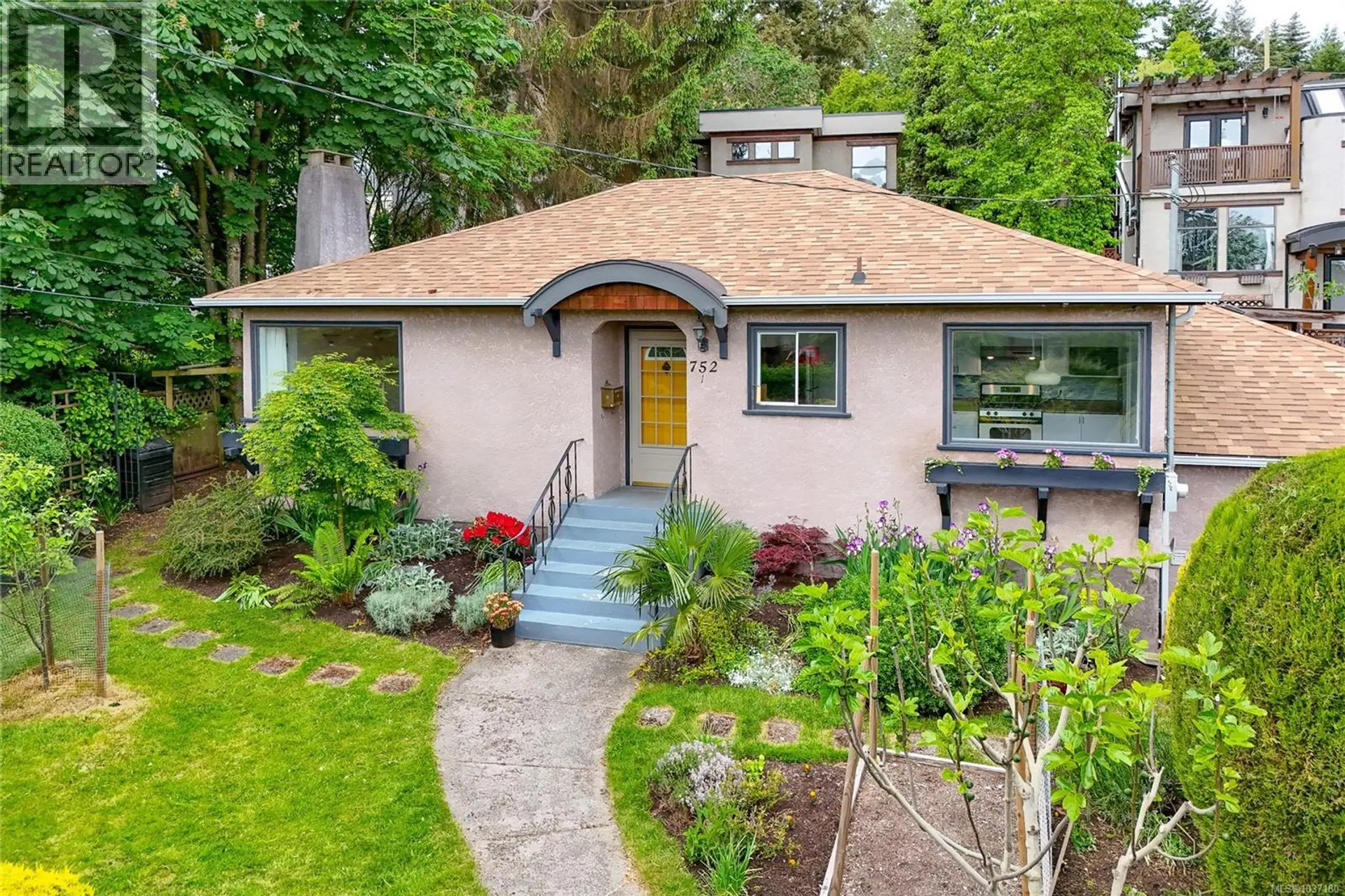 Property at #1 752 Lampson St, Esquimalt, BC