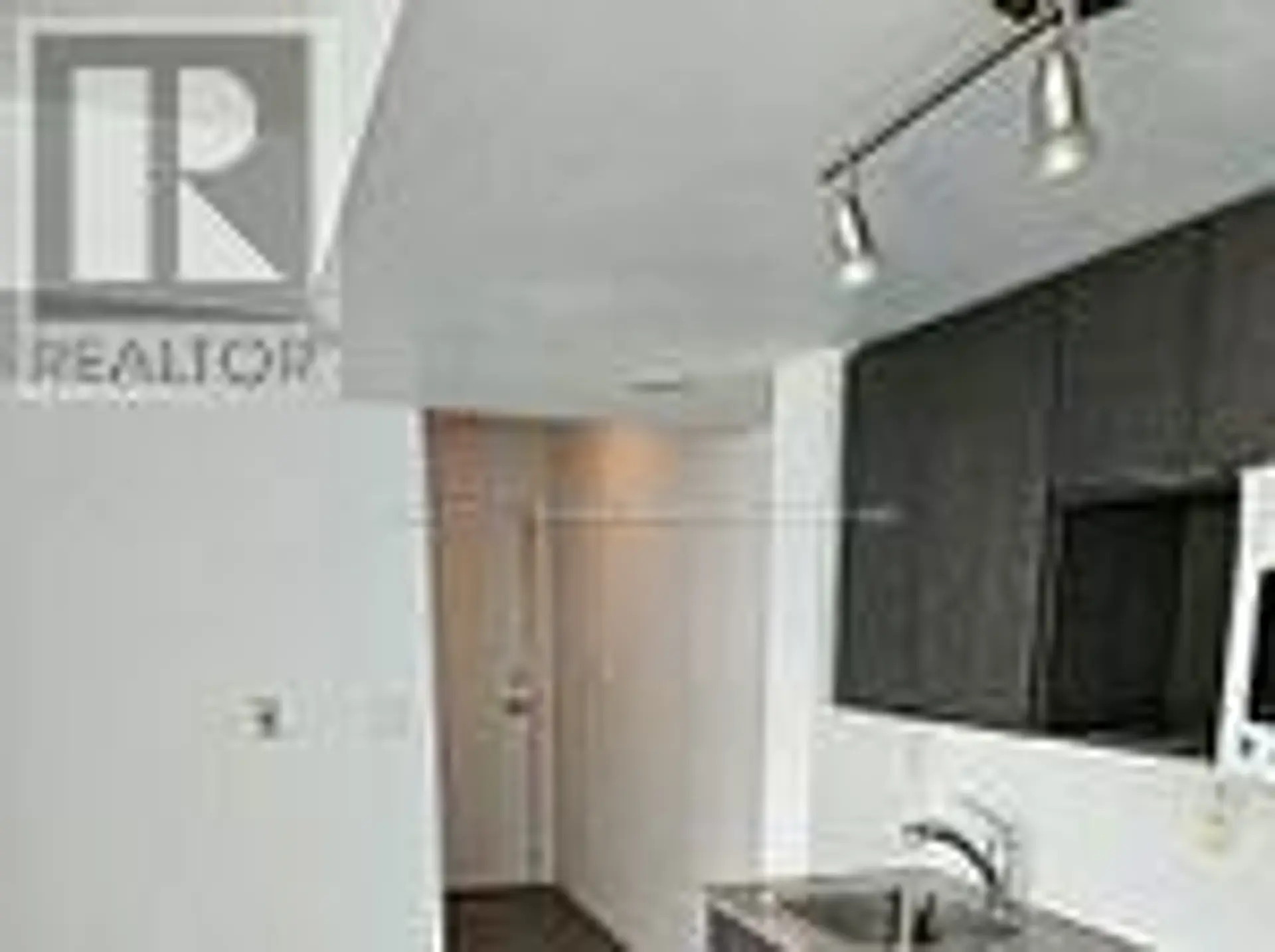 #617 15 BRUNEL COURT - Image 9