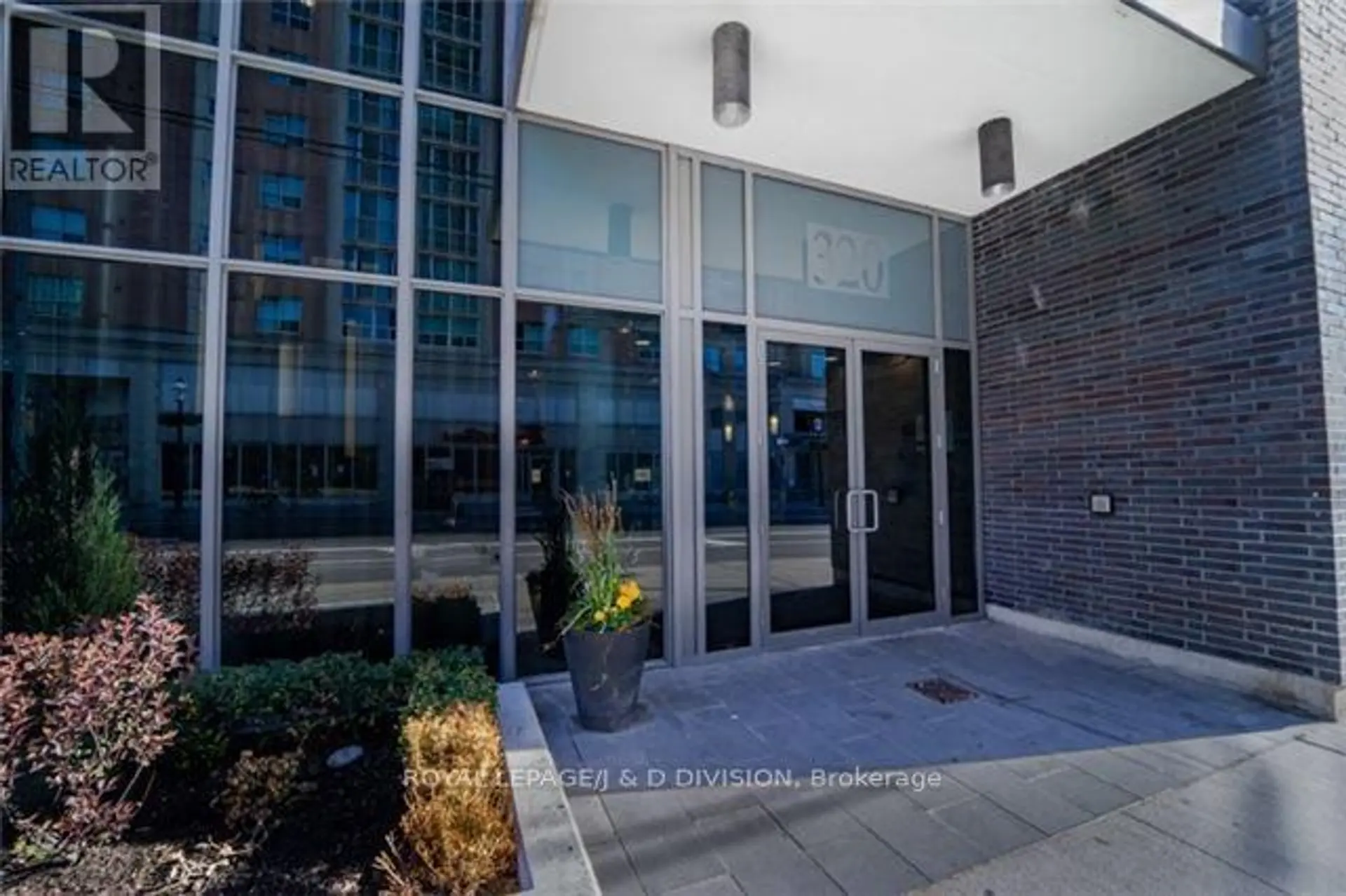 #304 320 RICHMOND STREET E - Image 3