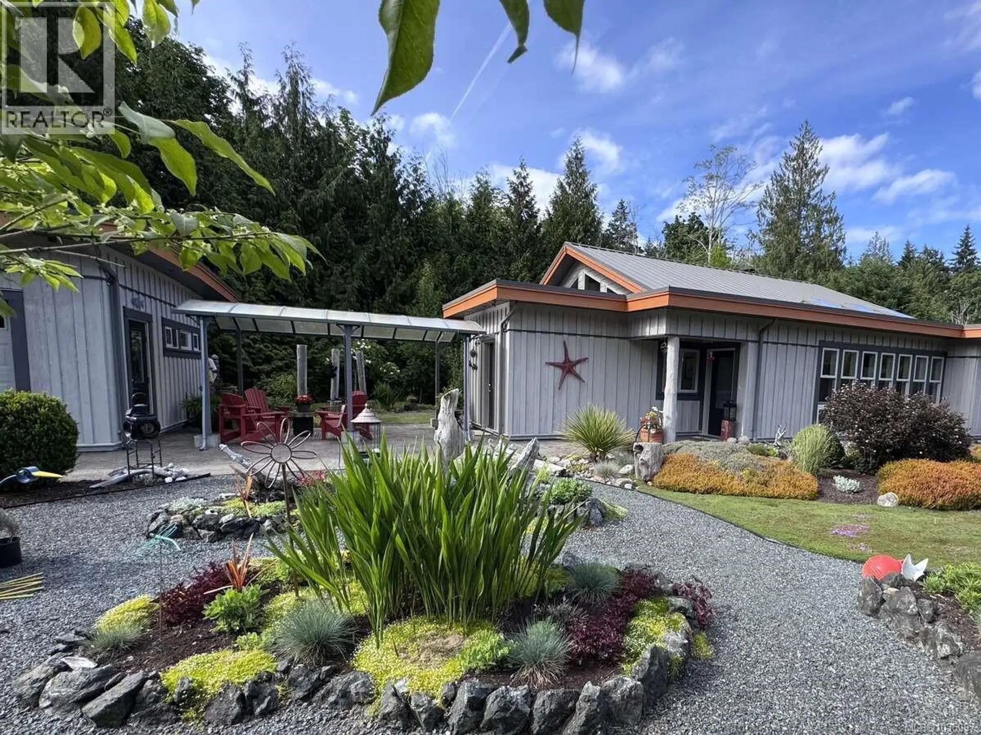 Property at 3881 Charlton Dr, Qualicum Beach, BC