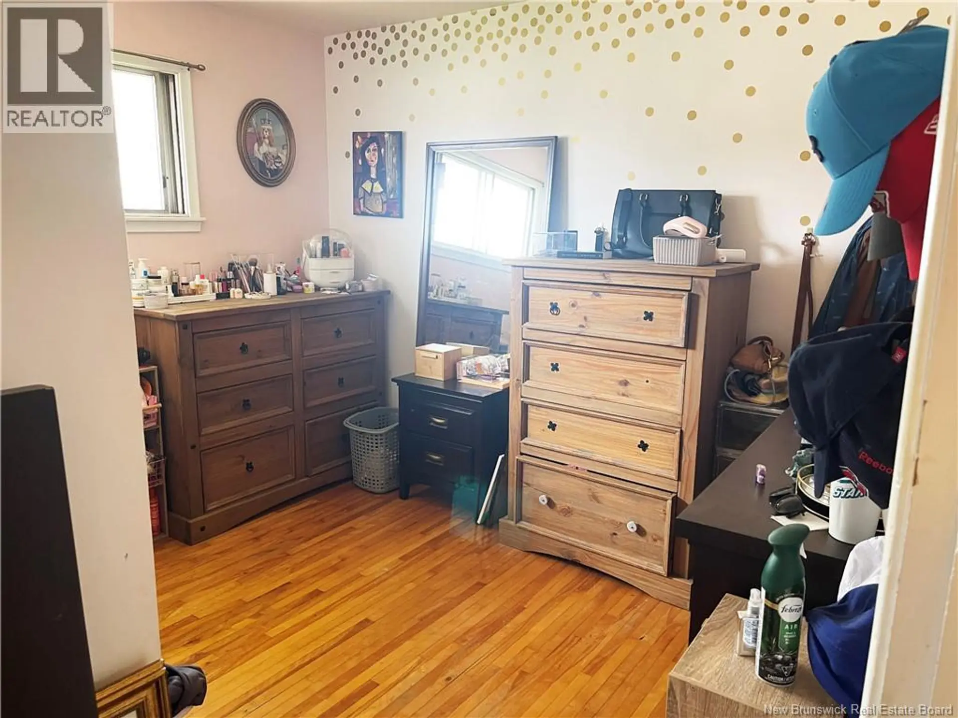 215 Edgett Avenue - Image 10