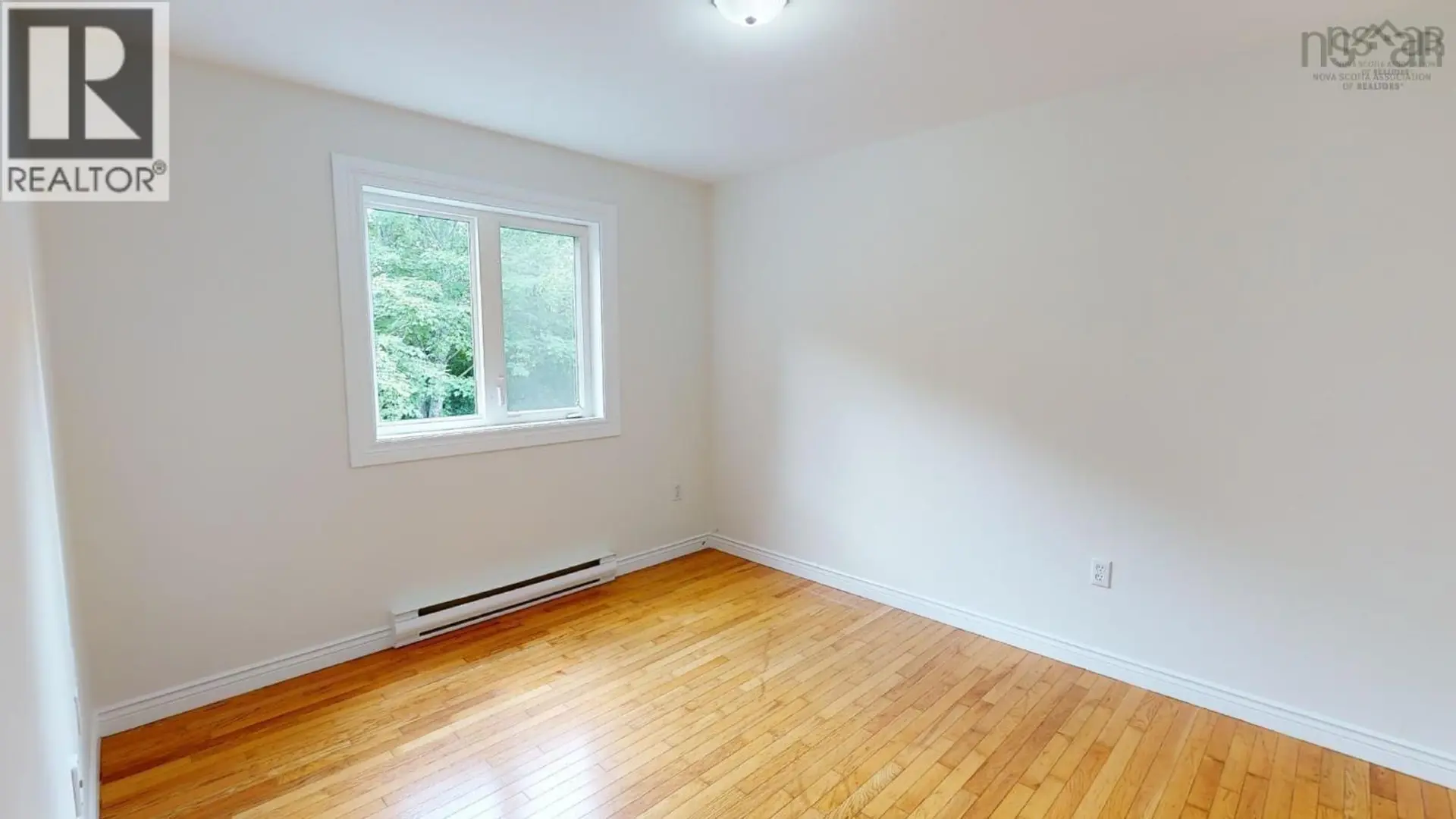 27 CENTENNIAL DRIVE - Image 8