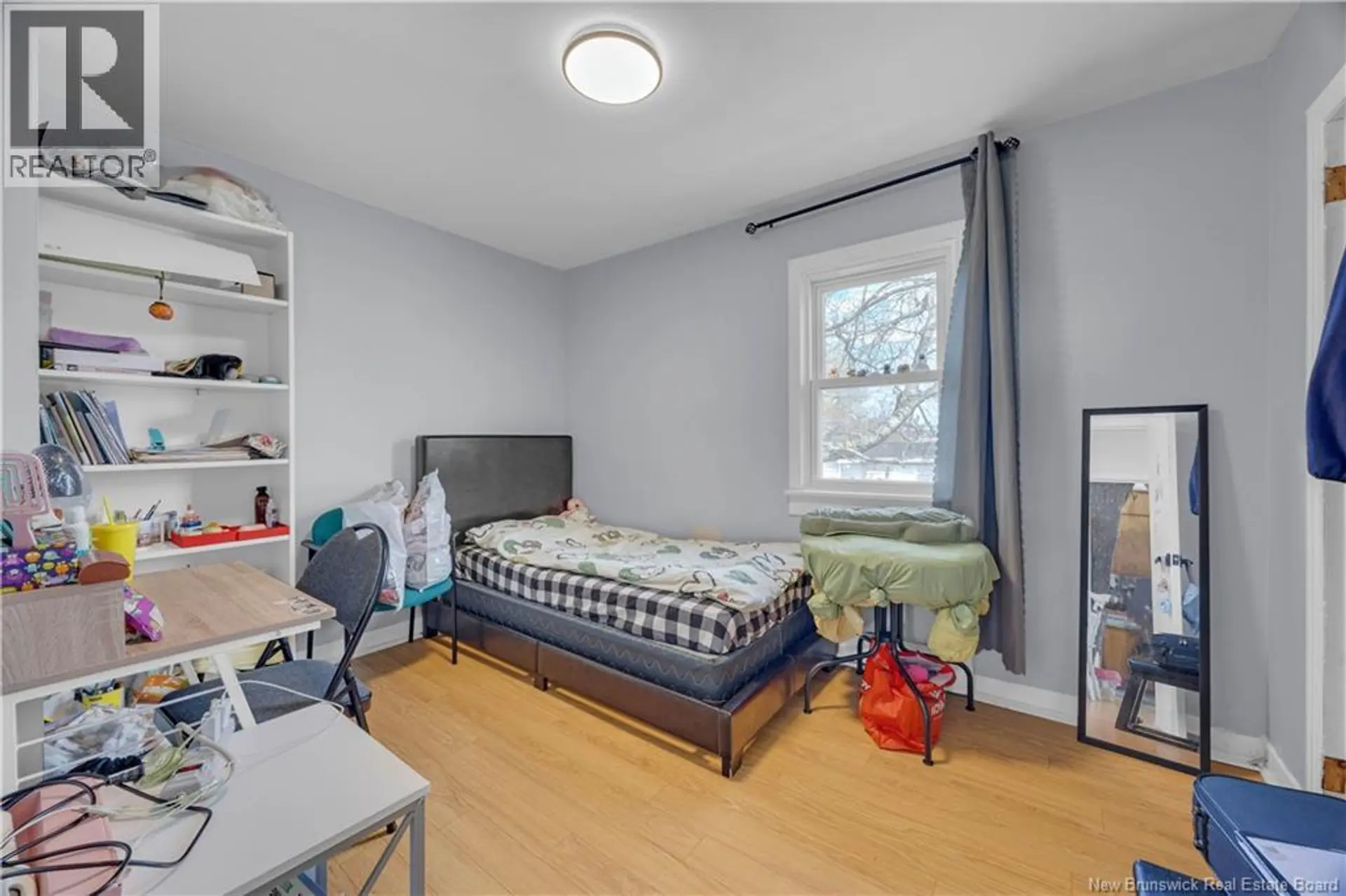 215 Somerset Street - Image 12