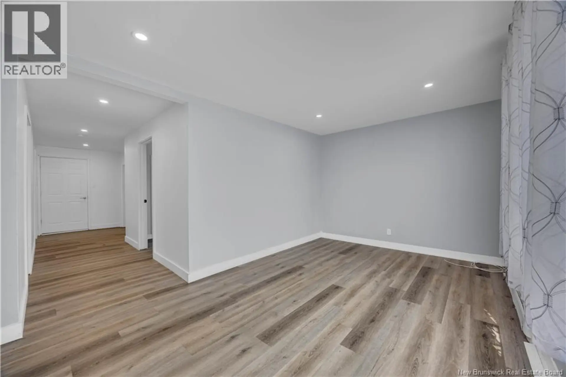 215 Somerset Street - Image 3