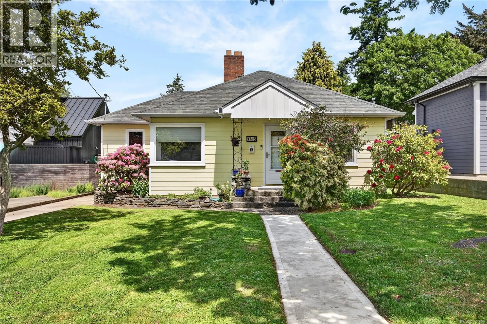 Property at 415 Dundas St, Victoria, BC