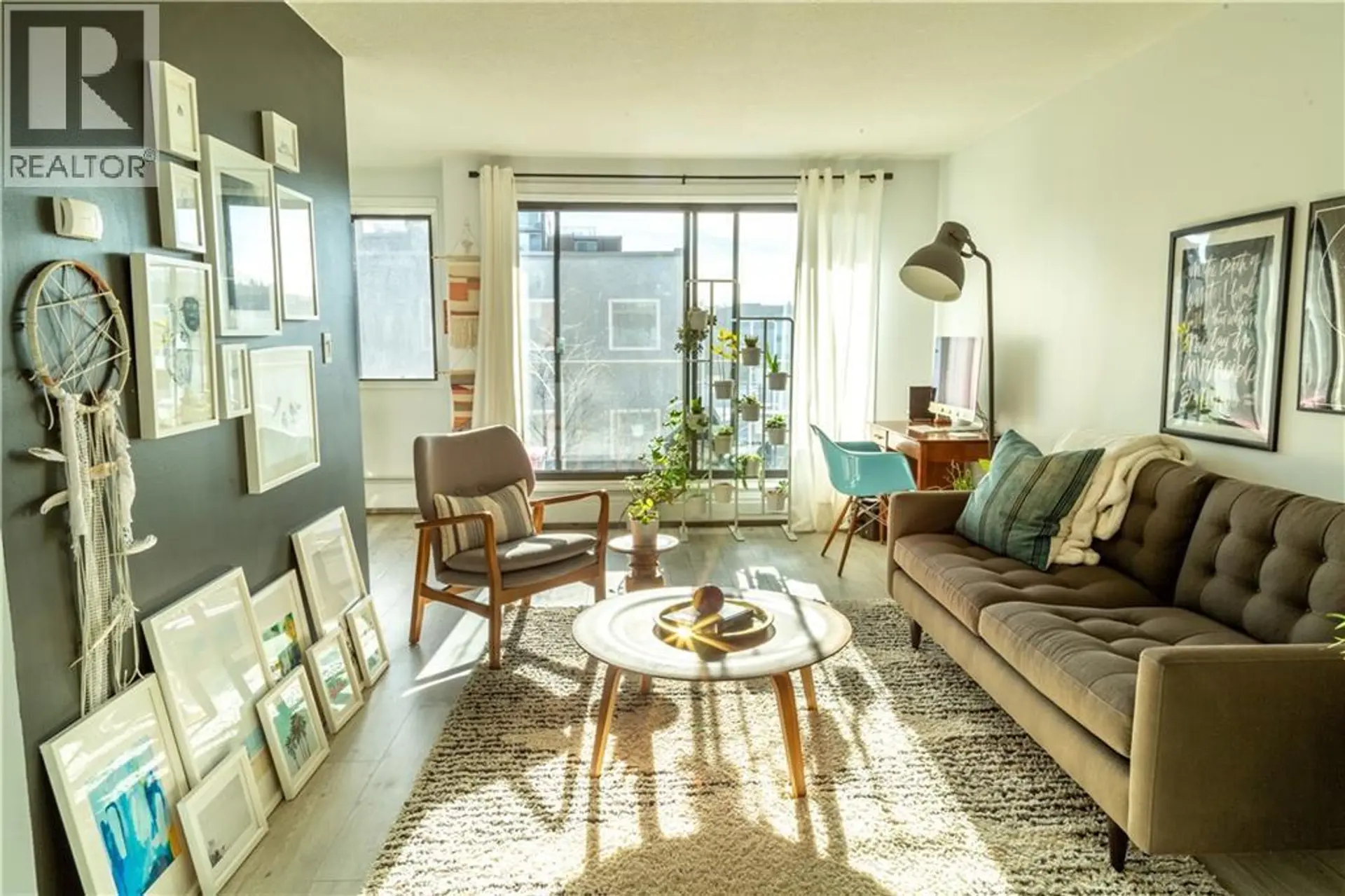 #405 523 15 Avenue SW - Image 1