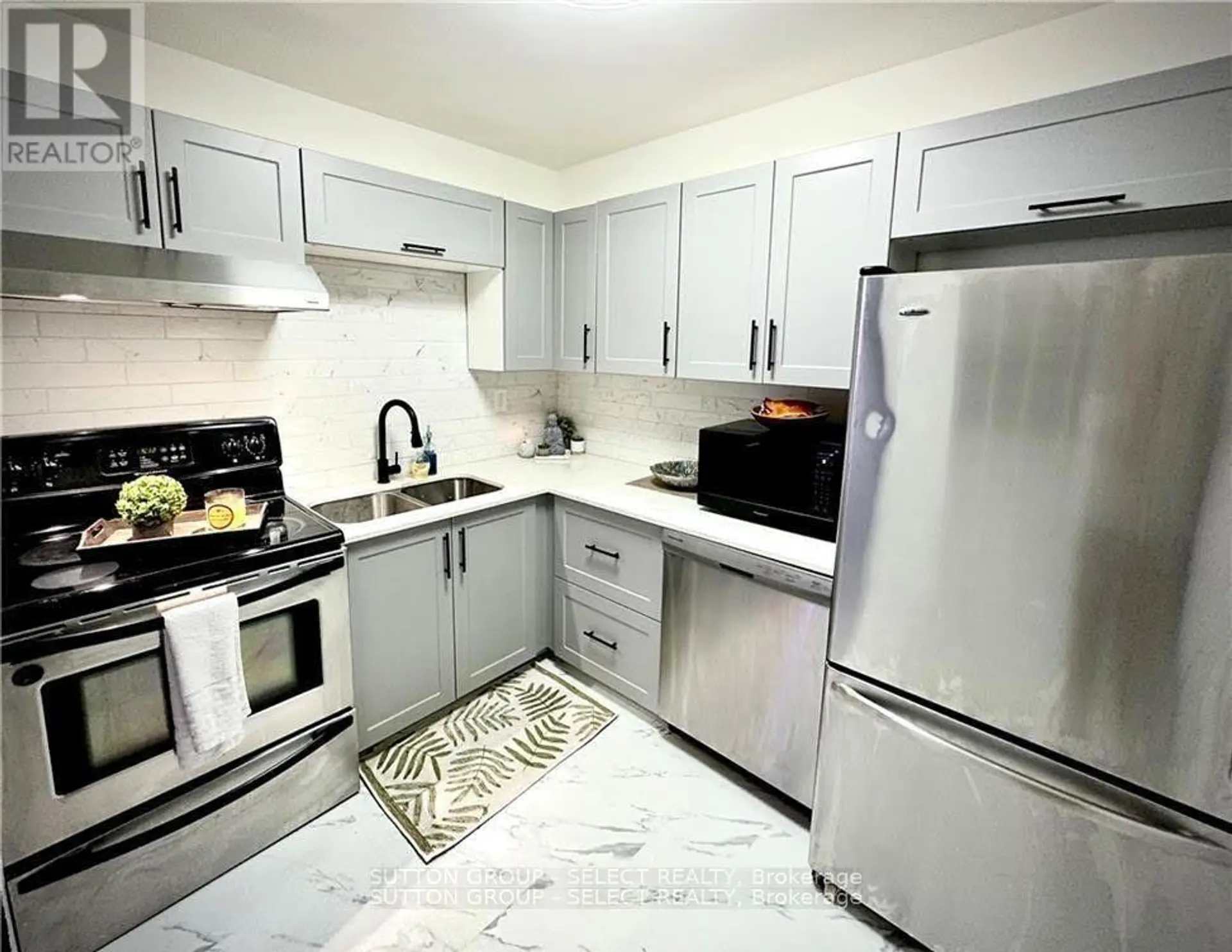 #212 563 MORNINGTON AVENUE - Image 2