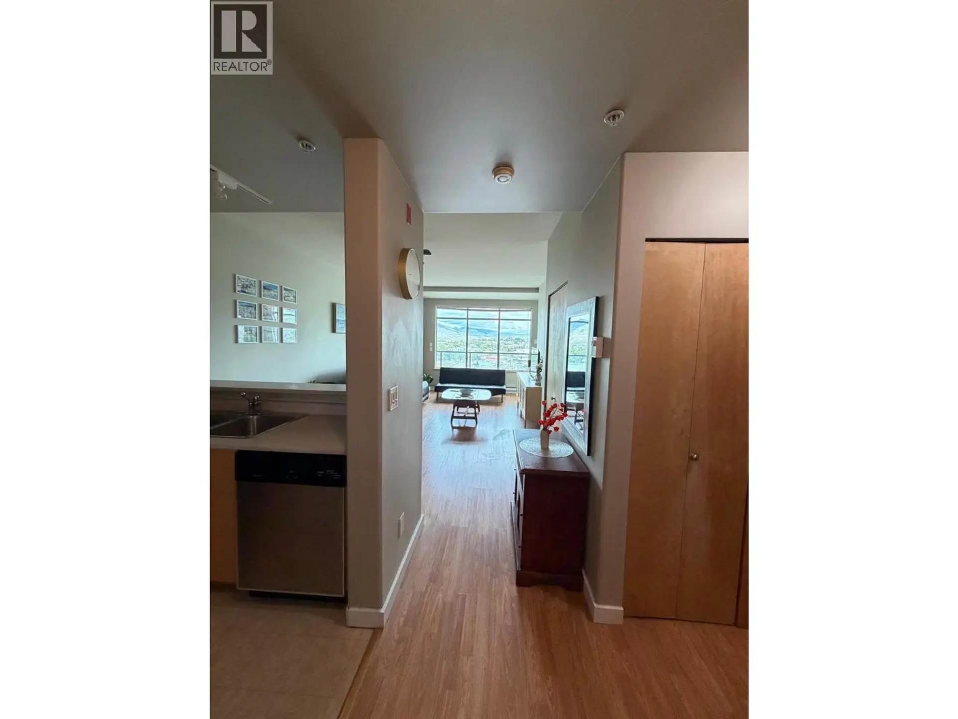 #906 619 VICTORIA Street - Image 2