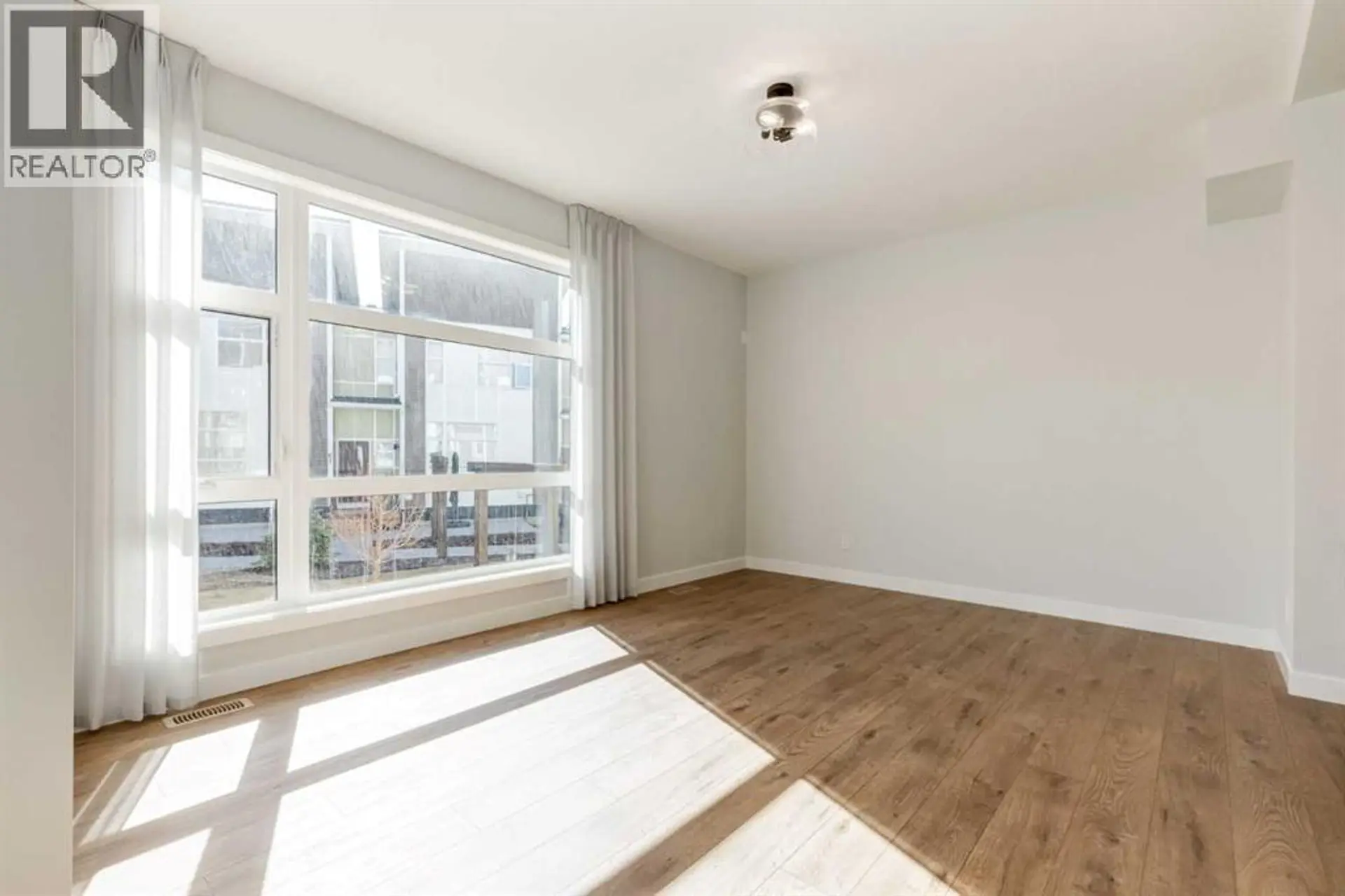 121 Walden Lane SE - Image 2