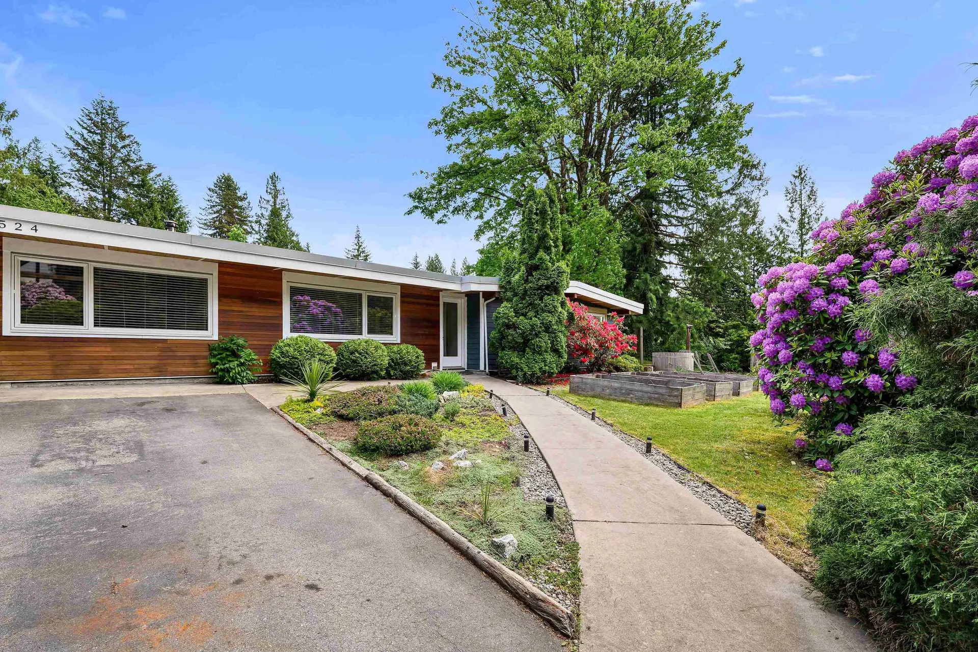 Property at 40524 N Highlands Way, Squamish, BC