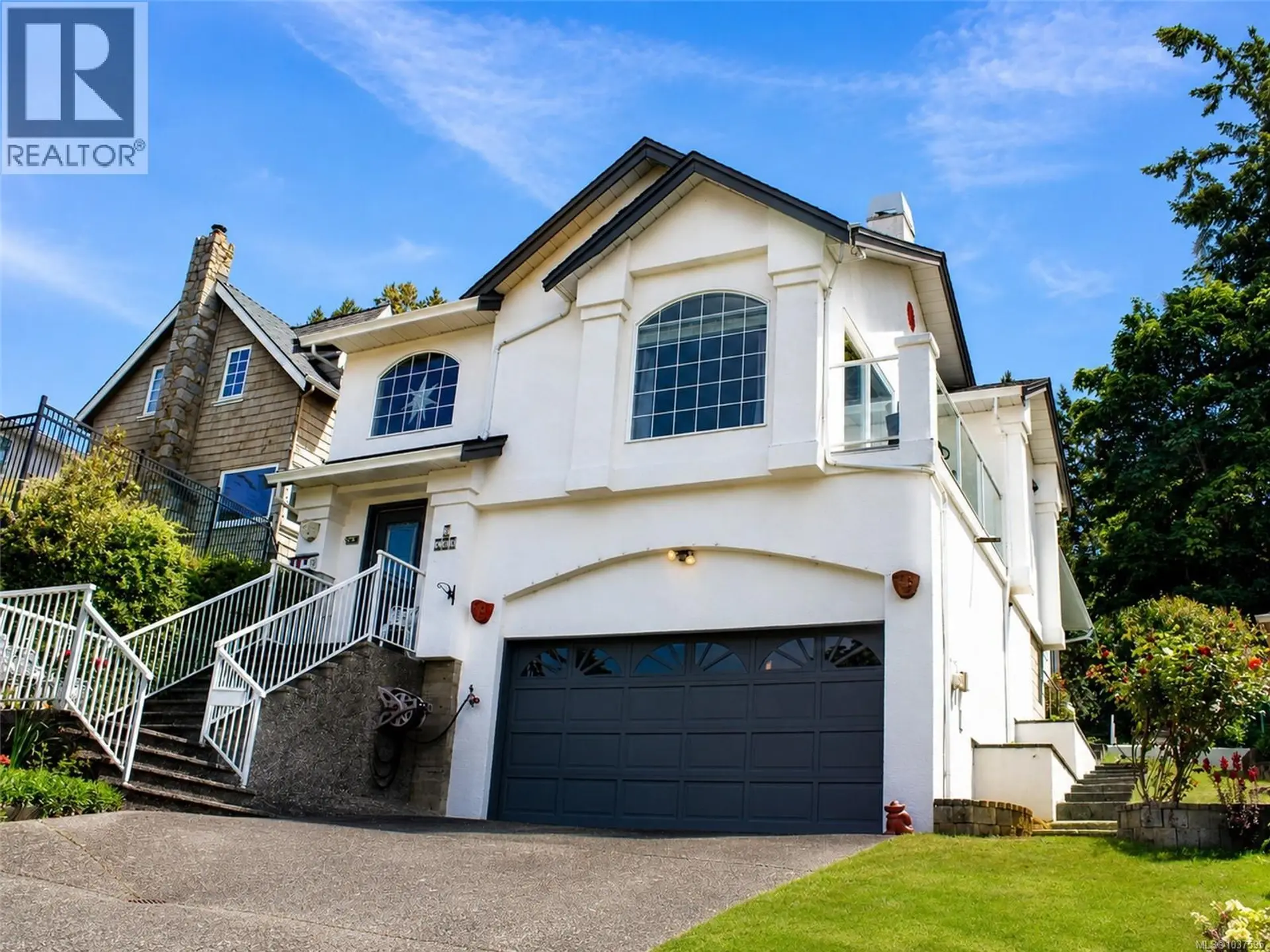 Property at #2 709 Luscombe Pl, Esquimalt, BC