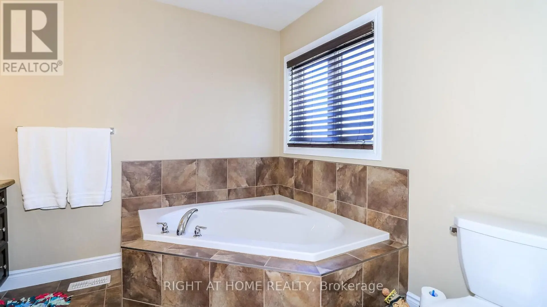 28 HUNTER AVENUE - Image 14