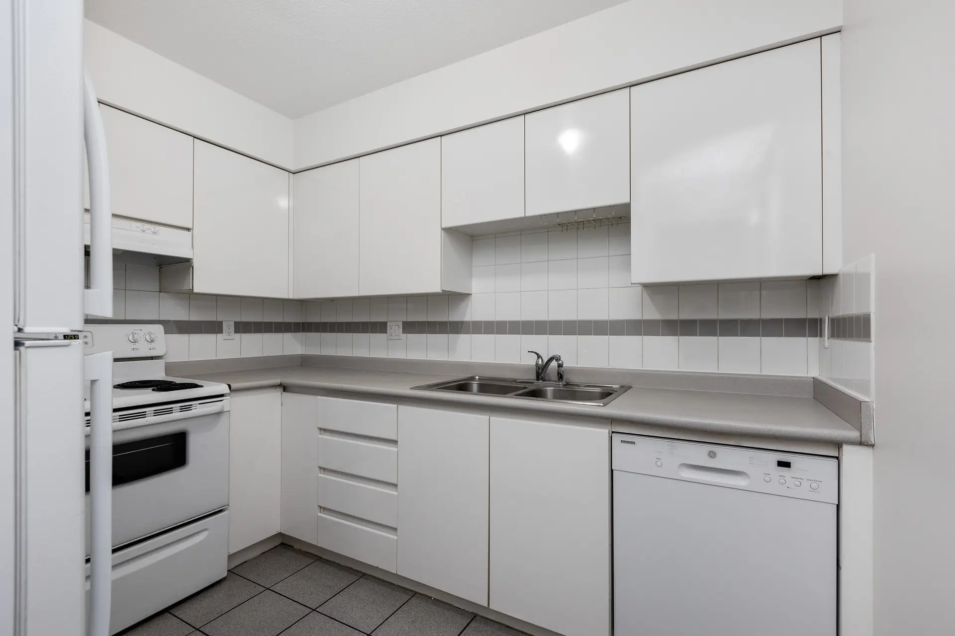 #505 9603 Manchester Drive - Image 5