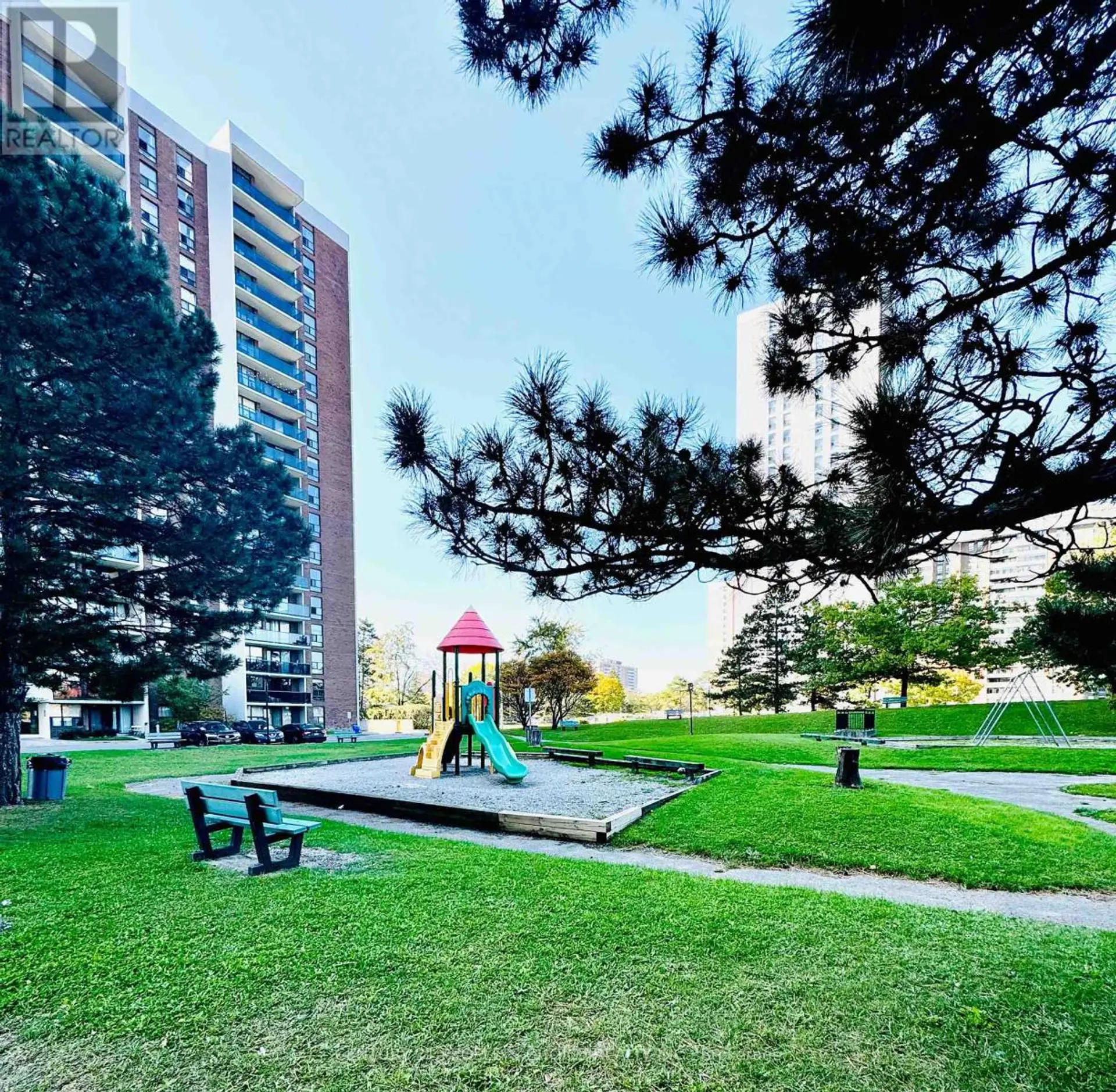 #1205 21 KNIGHTSBRIDGE ROAD - Image 1