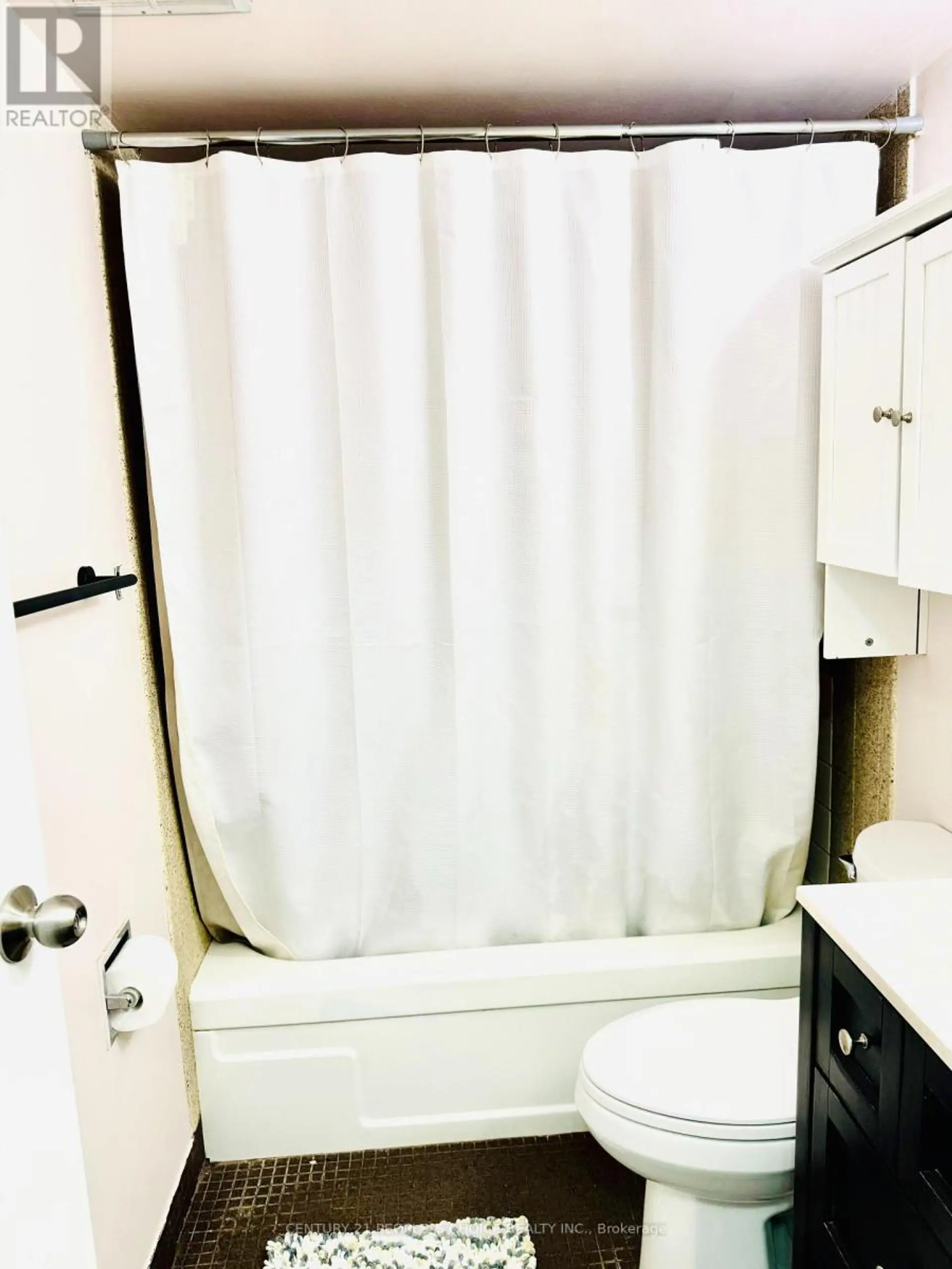 #1205 21 KNIGHTSBRIDGE ROAD - Image 10
