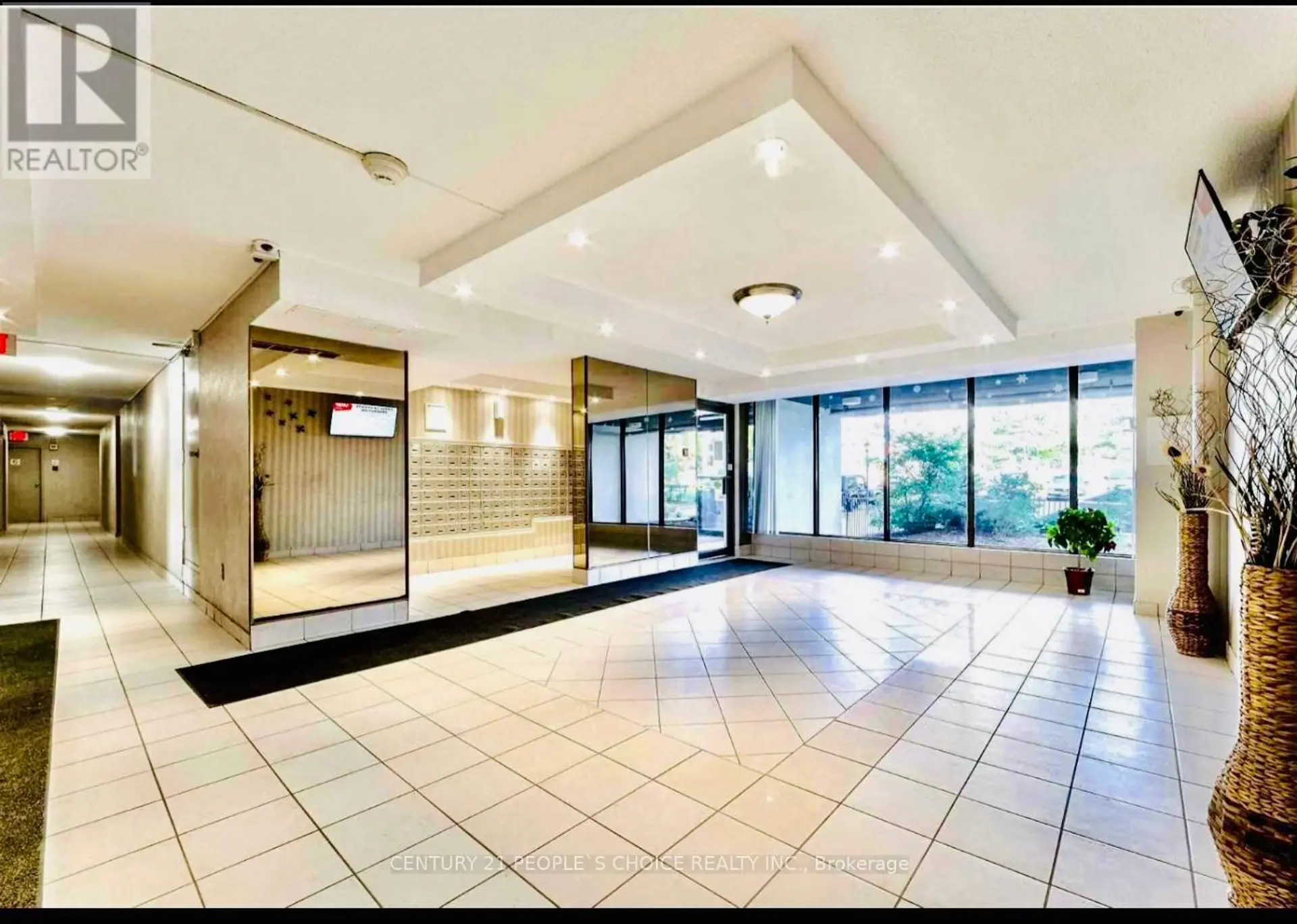 #1205 21 KNIGHTSBRIDGE ROAD - Image 2