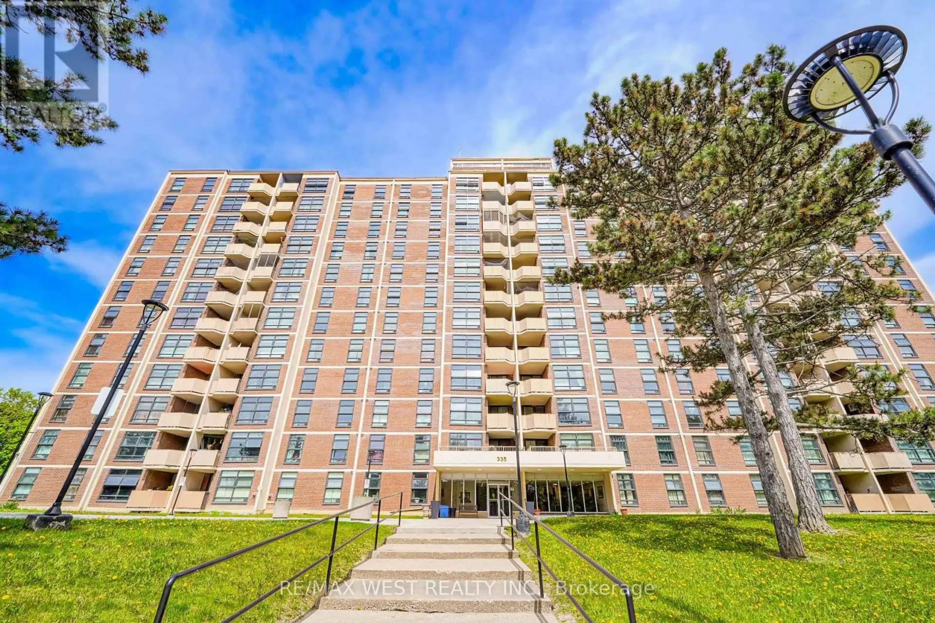 #709 335 DRIFTWOOD AVENUE - Image 1