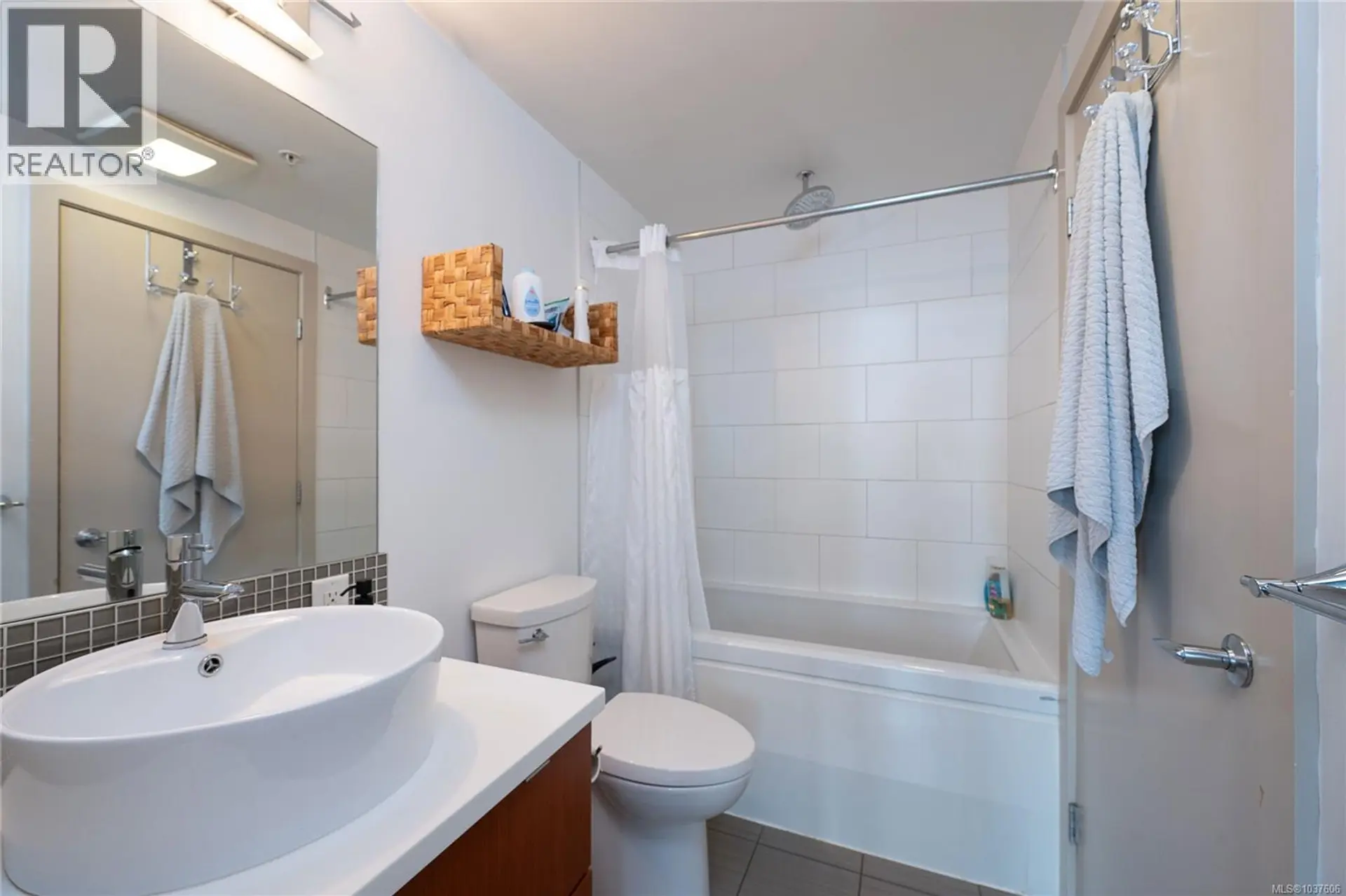 #311 760 Johnson St - Image 8