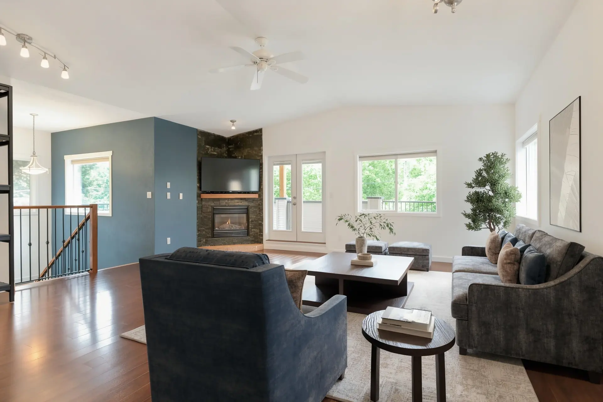 34028 Walnut Avenue - Image 2