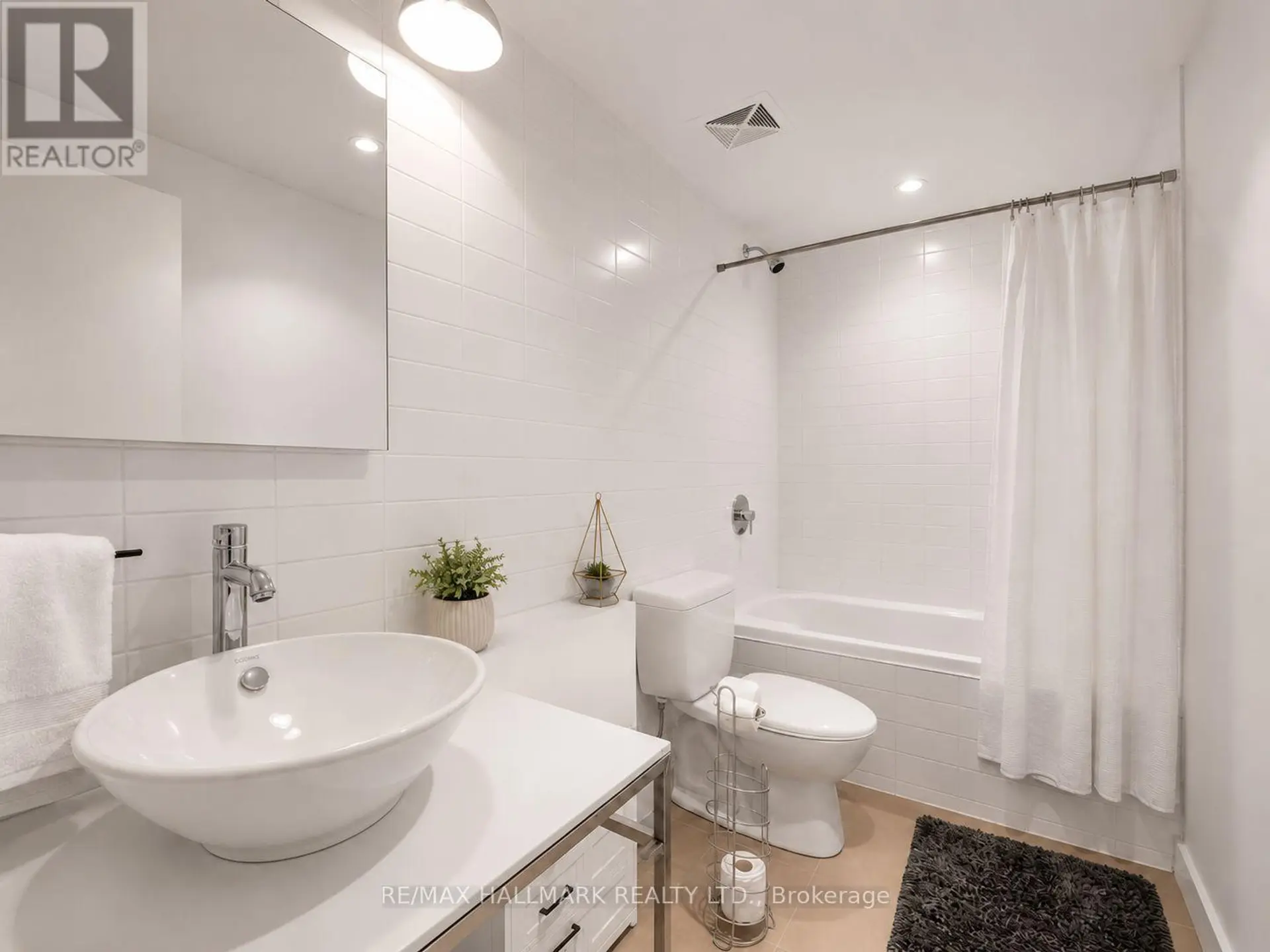 #213 75 PORTLAND STREET - Image 12