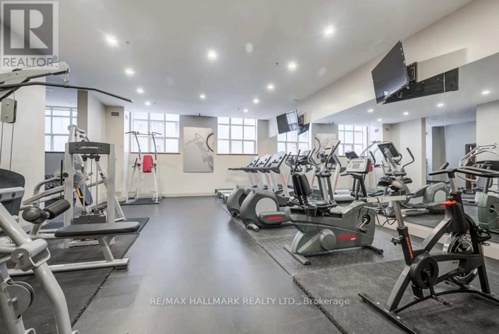 #213 75 PORTLAND STREET - Image 18