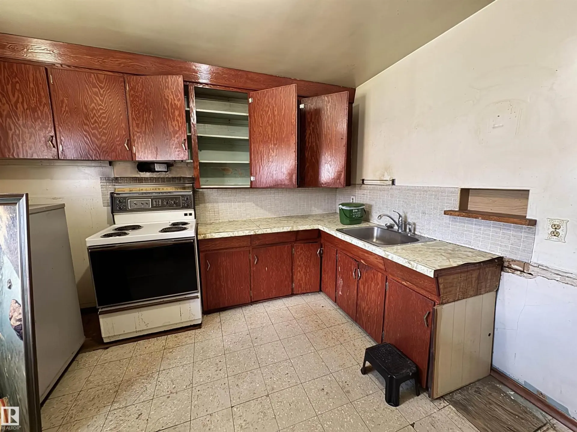 12010 95 ST NW - Image 6