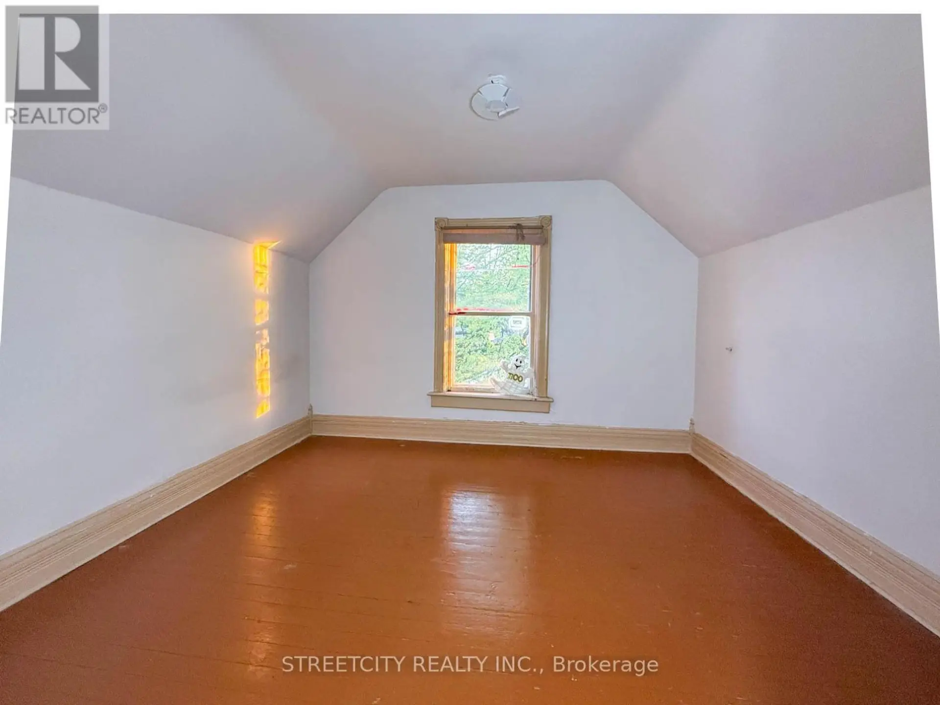 305 ST CLAIR STREET - Image 8