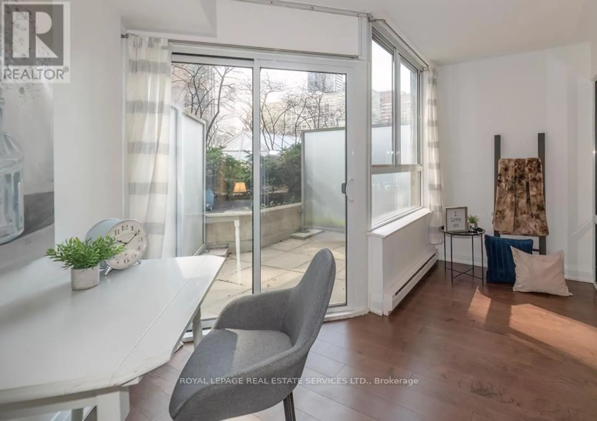 #320 711 BAY STREET - Image 1