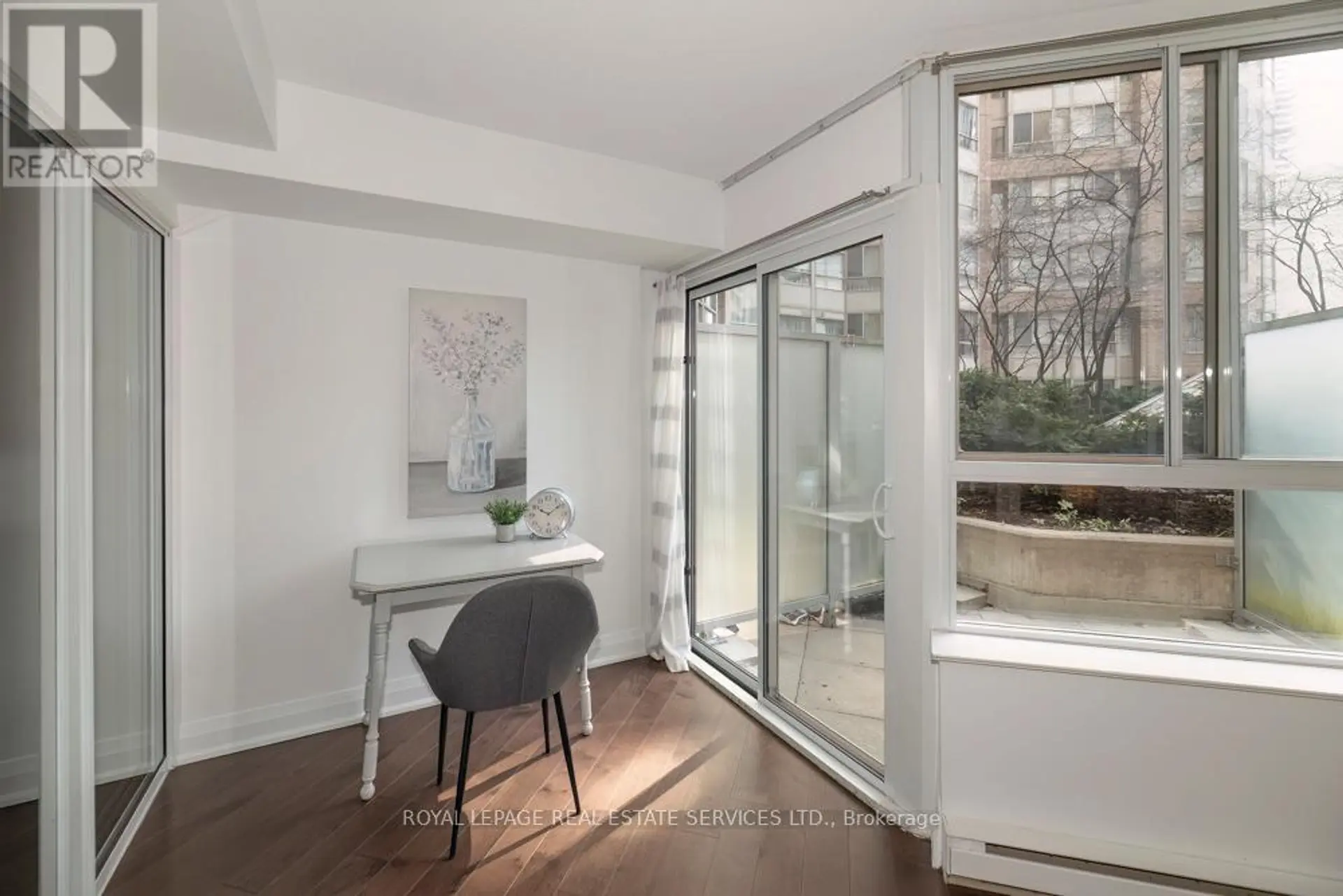 #320 711 BAY STREET - Image 11