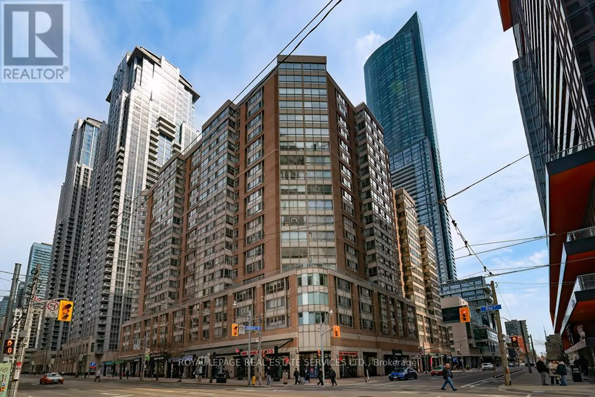 #320 711 BAY STREET - Image 3