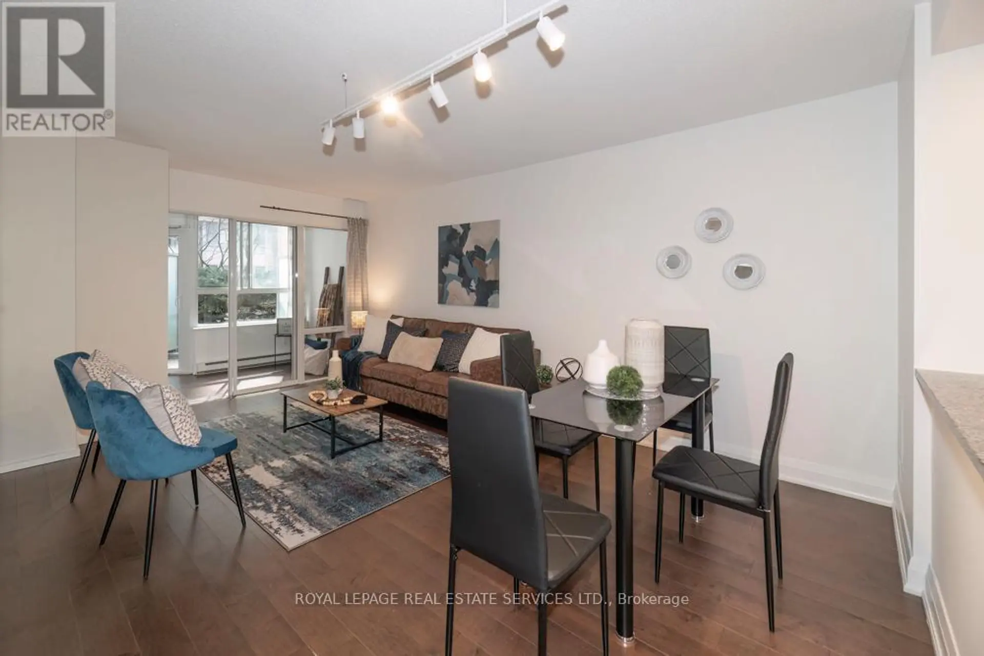 #320 711 BAY STREET - Image 8