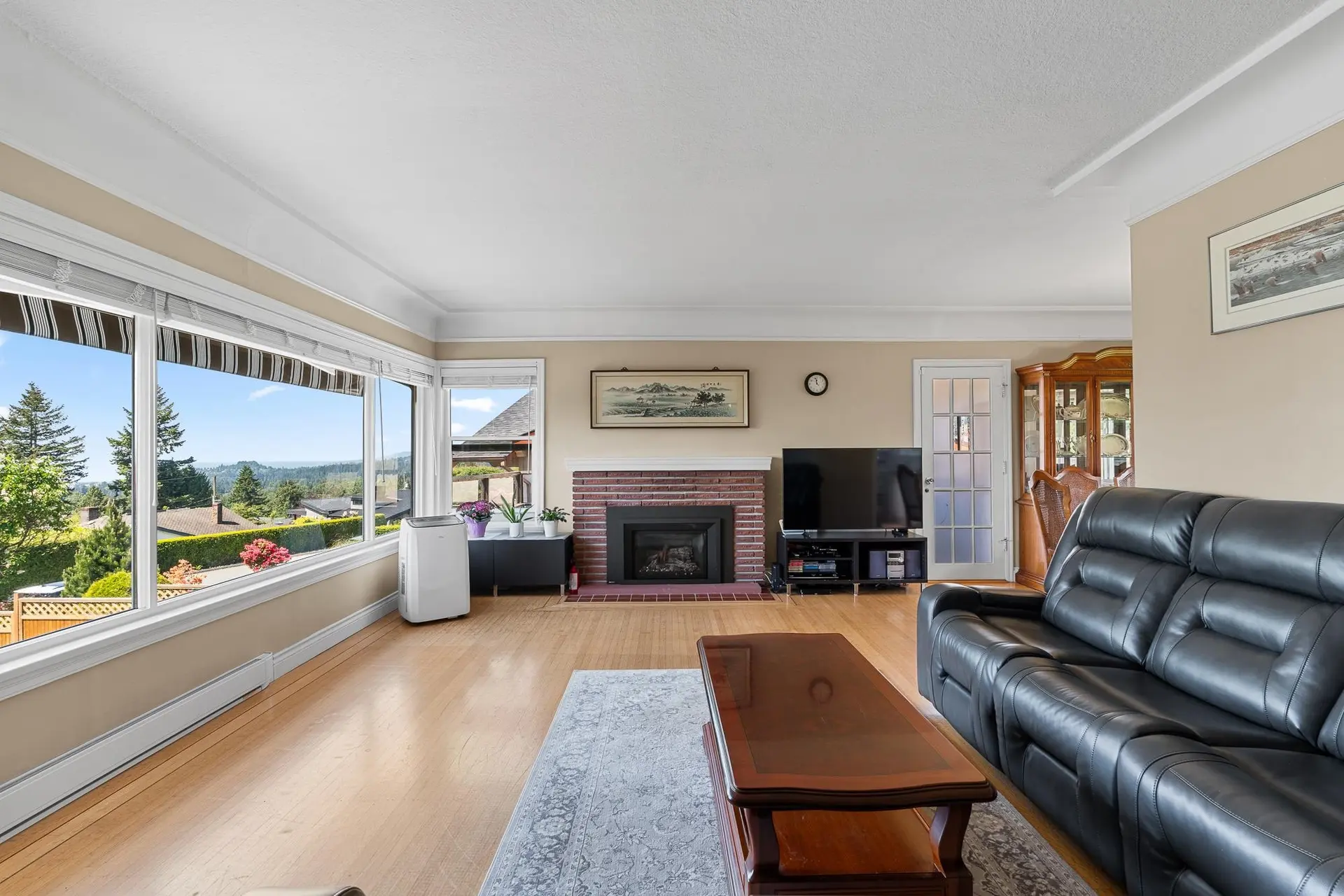 170 Carisbrooke Crescent - Image 2