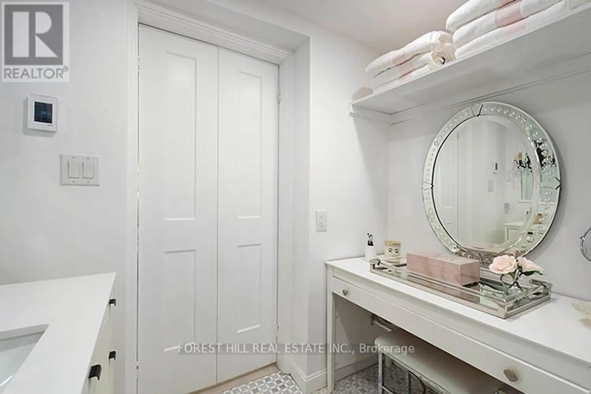 #205 350 LONSDALE ROAD - Image 12