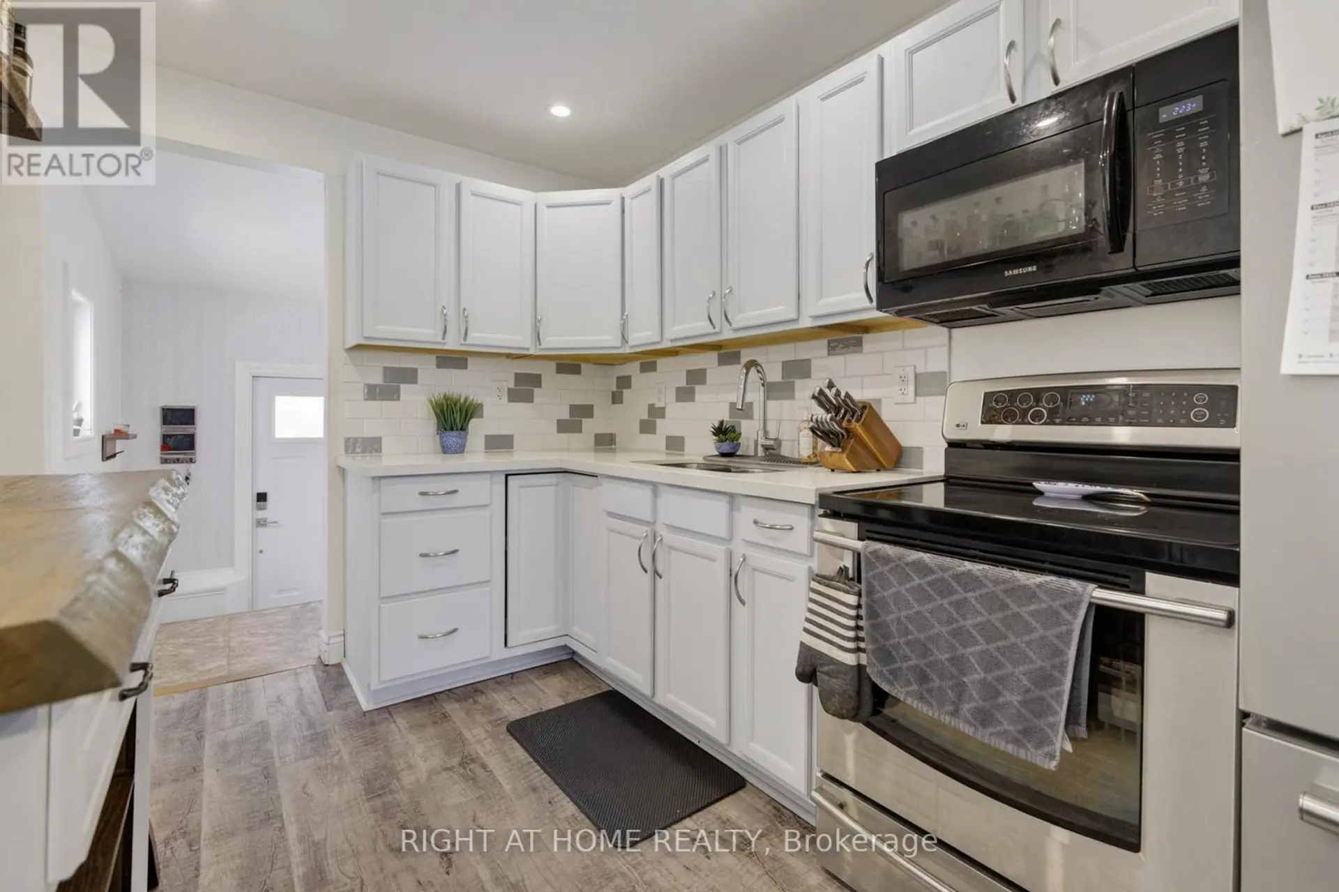 313 MARY STREET - Image 10
