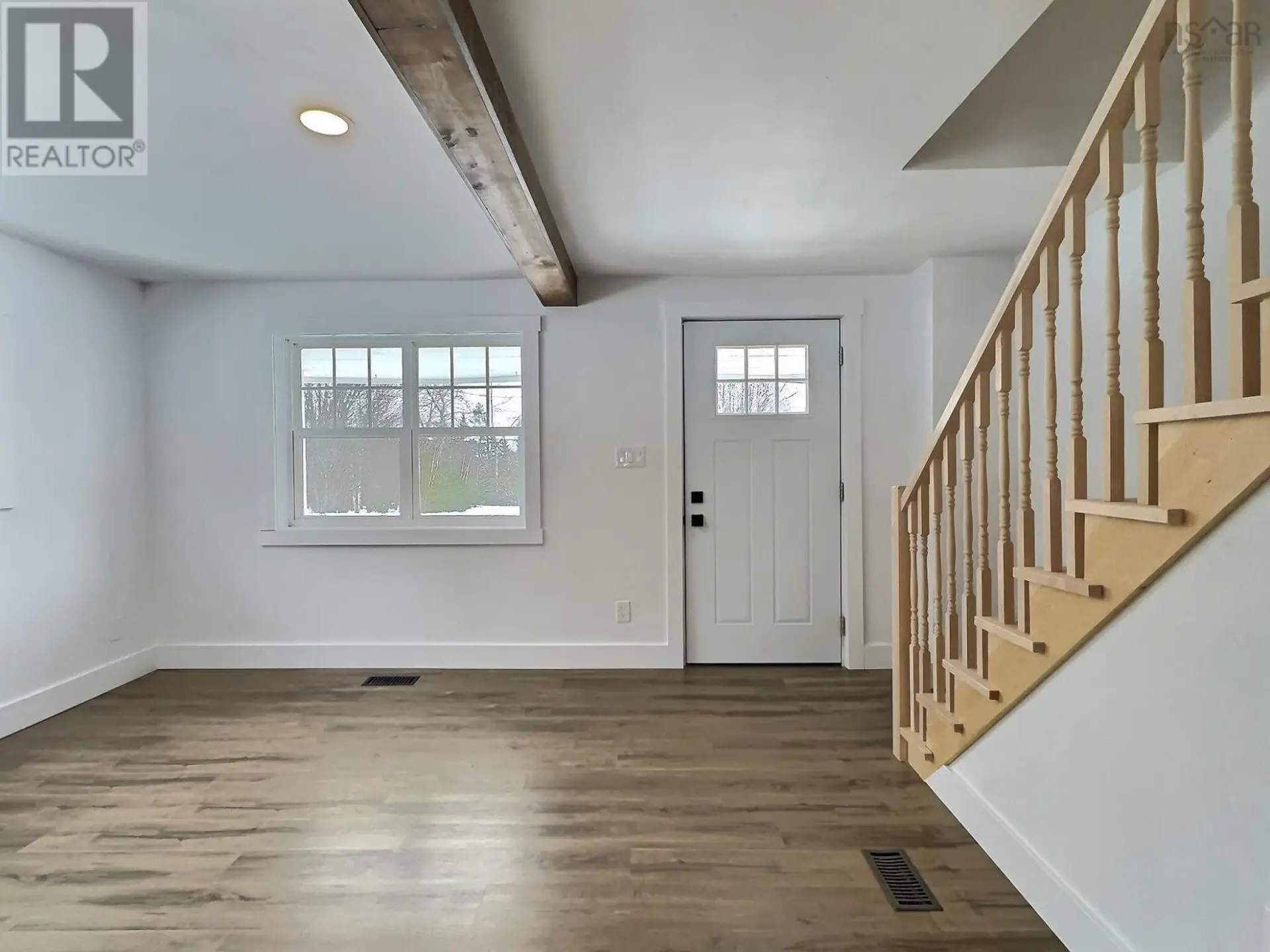 585 Plains Road - Image 10