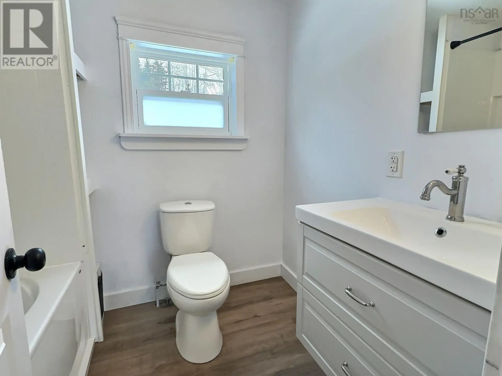 585 Plains Road - Image 19