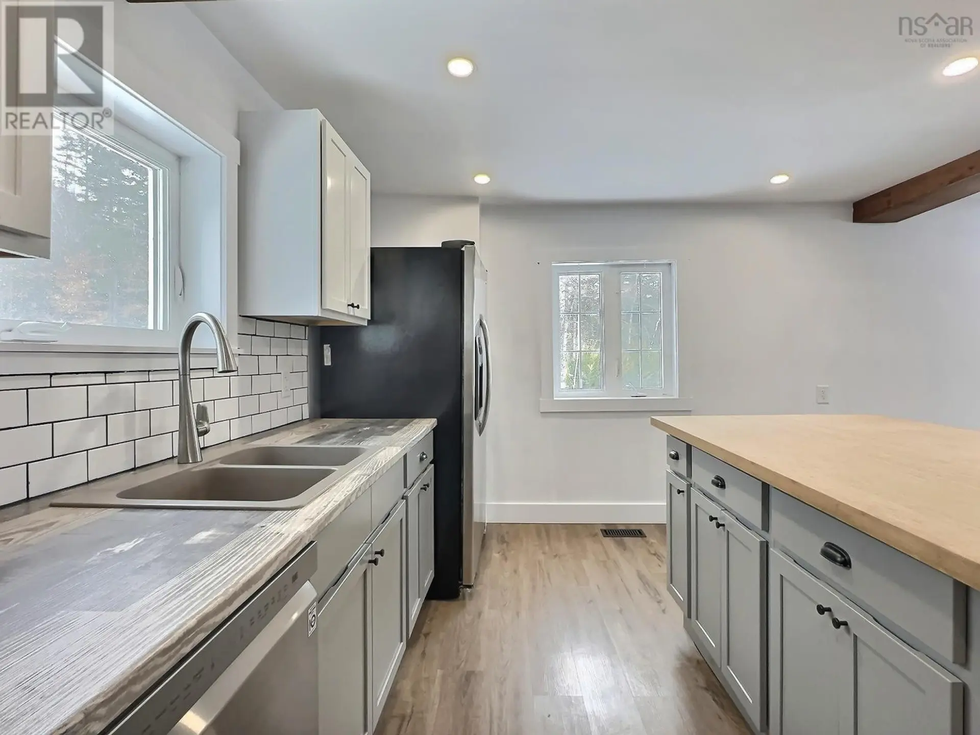 585 Plains Road - Image 6
