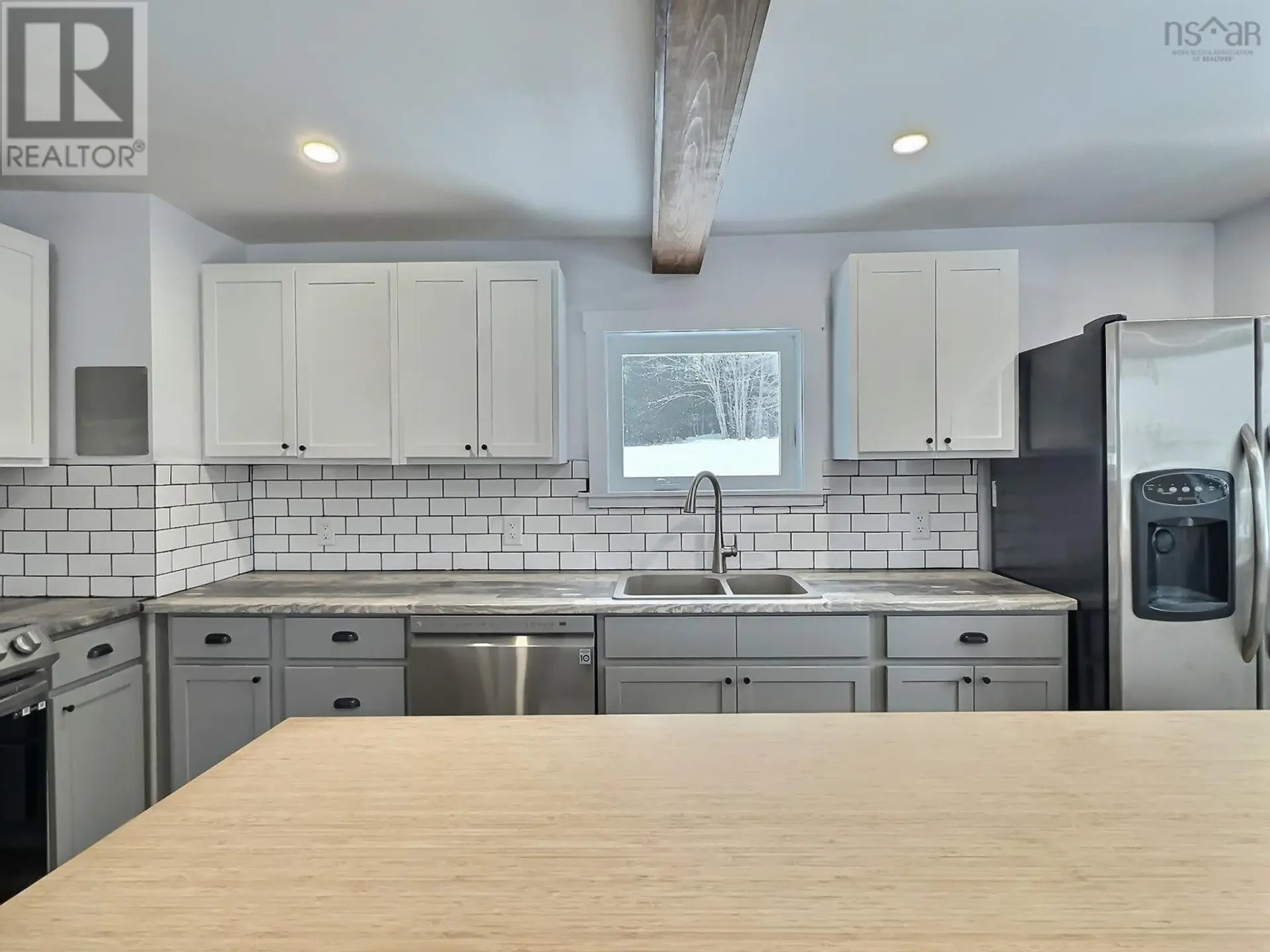585 Plains Road - Image 3