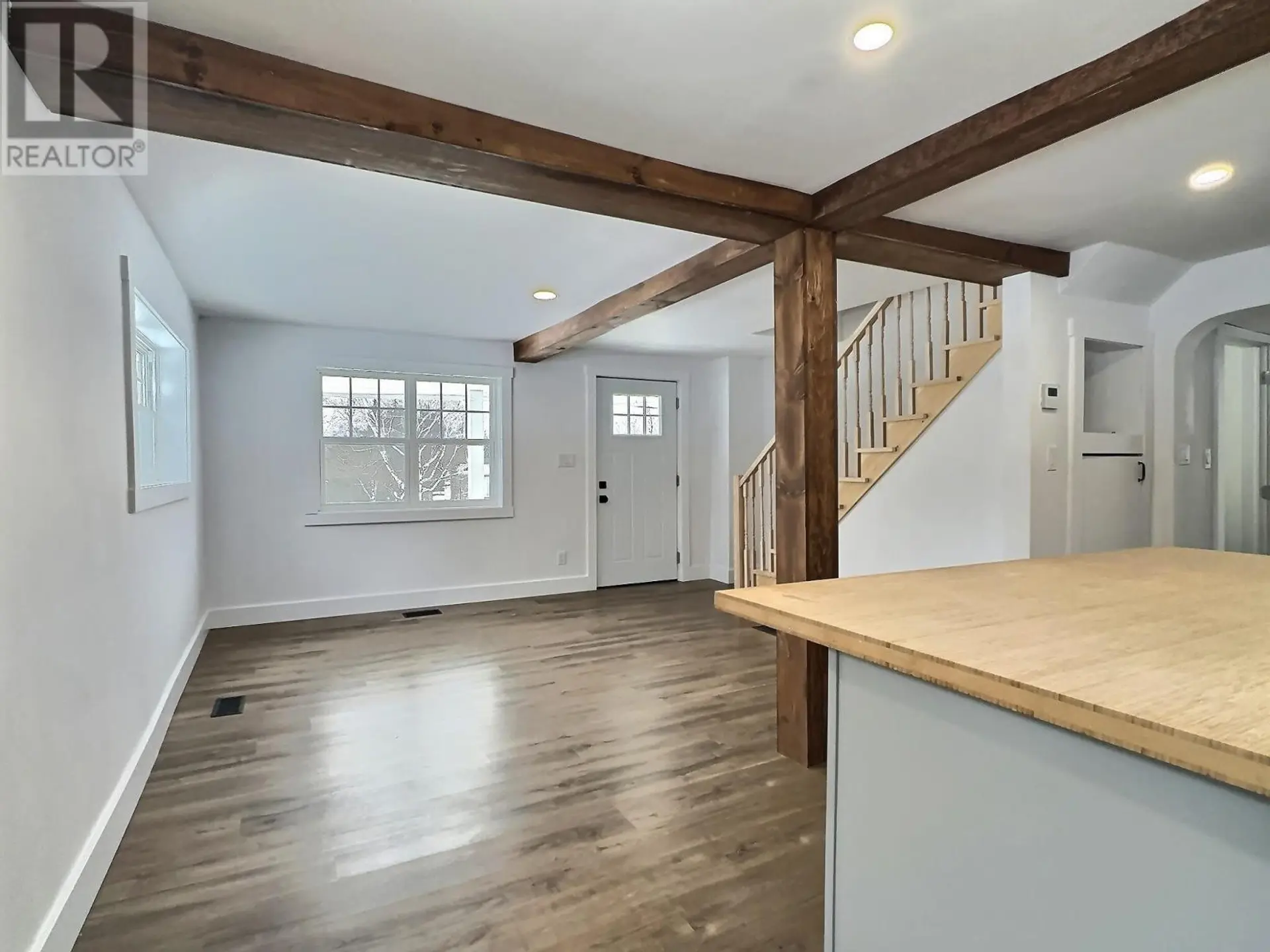 585 Plains Road - Image 7
